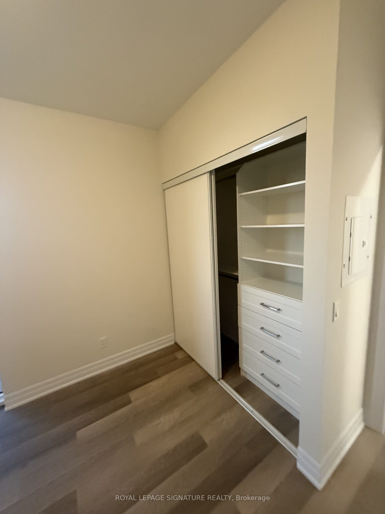 9085 Jane Street 610 Property Photo 23