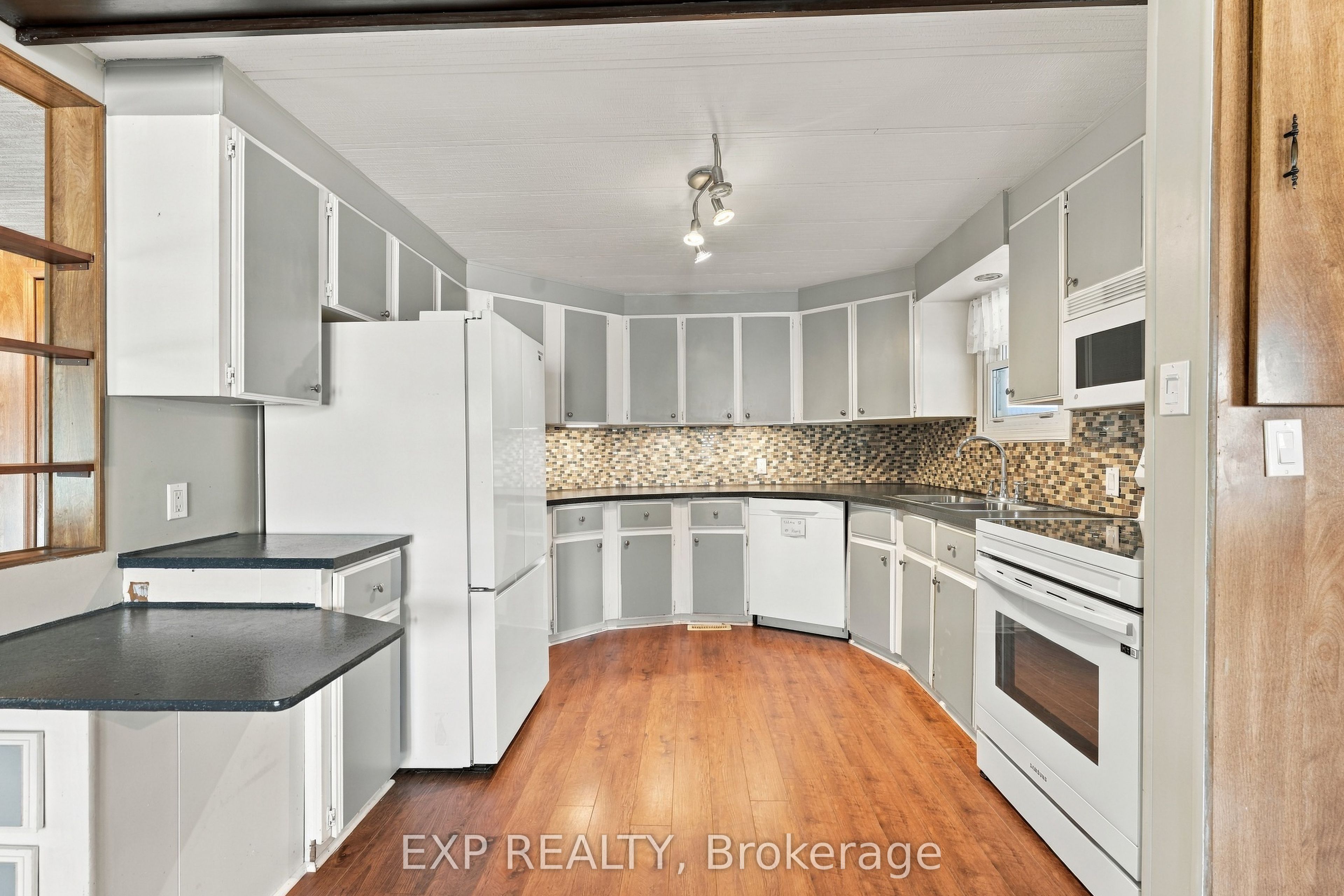 139 Roxanna Drive Property Photo 10