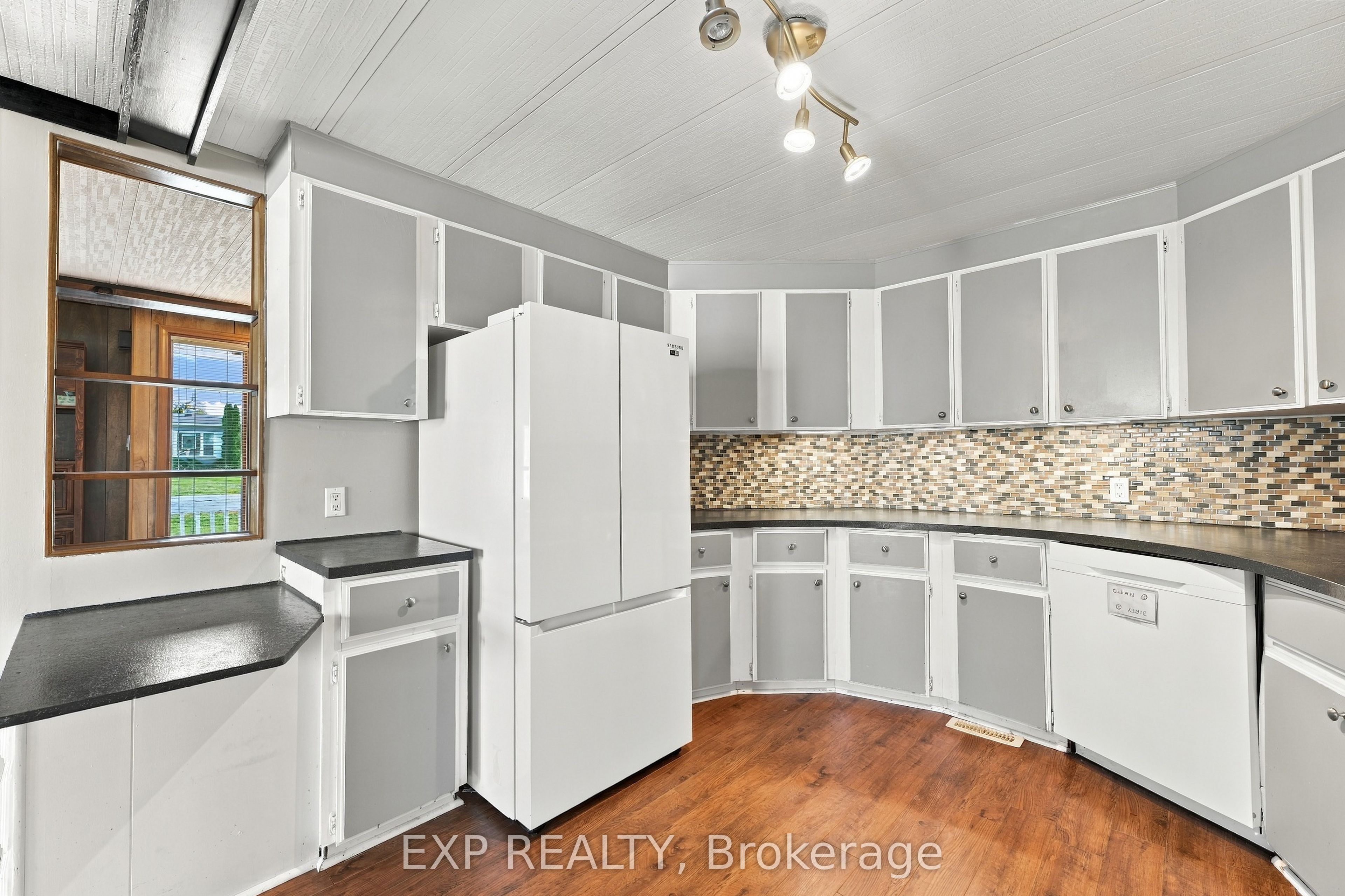 139 Roxanna Drive Property Photo 12