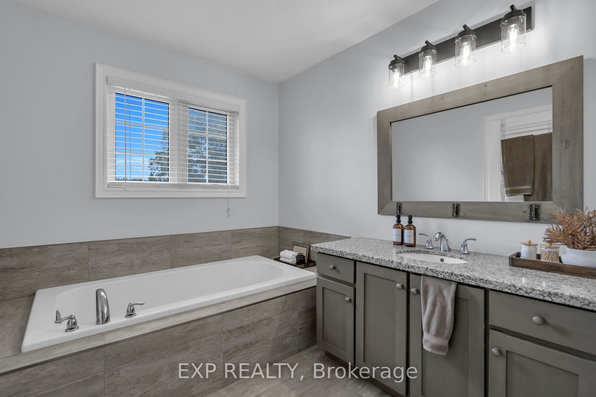 10 Vita Stephanie Court Property Photo 38