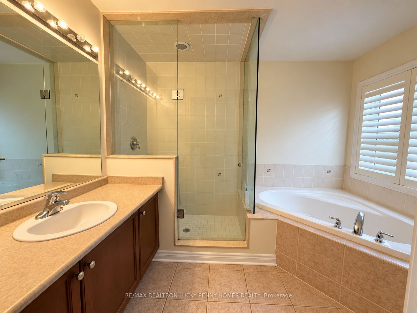 83 Yakefarm Boulevard Property Photo 8