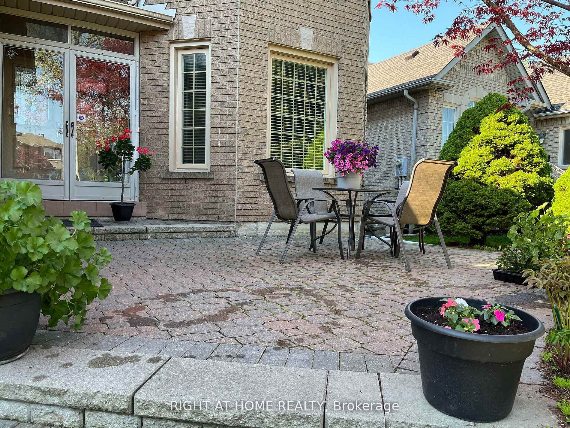 27 Addison Street Property Photo 5