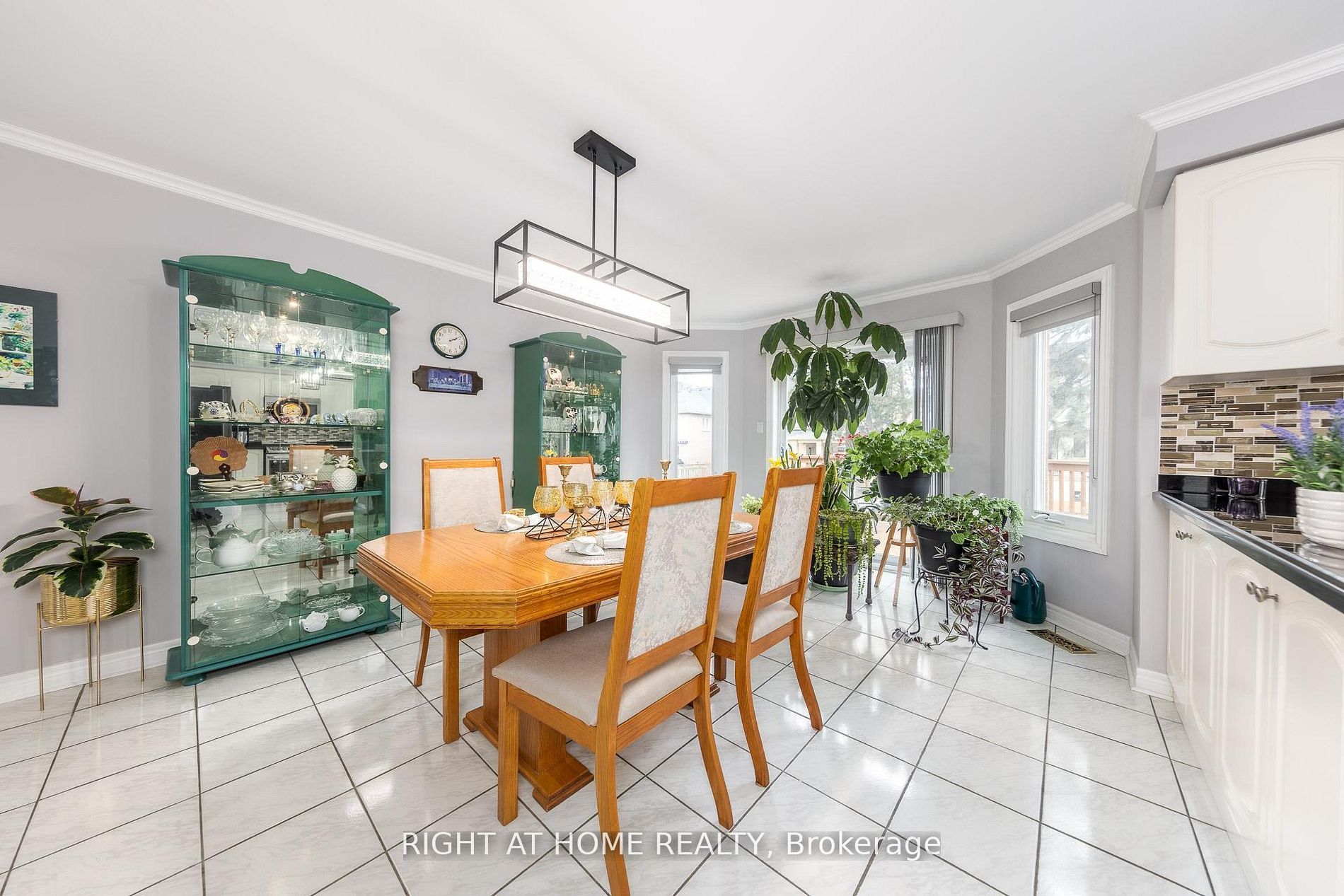 27 Addison Street Property Photo 16