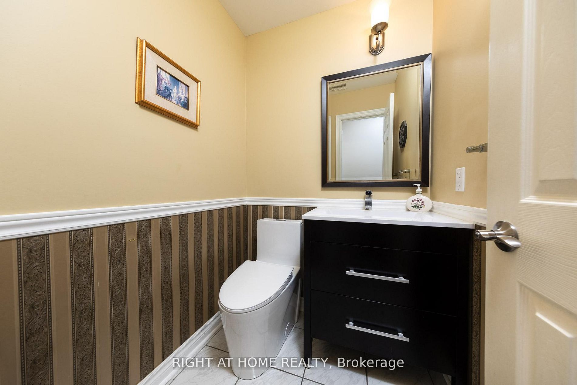 27 Addison Street Property Photo 19
