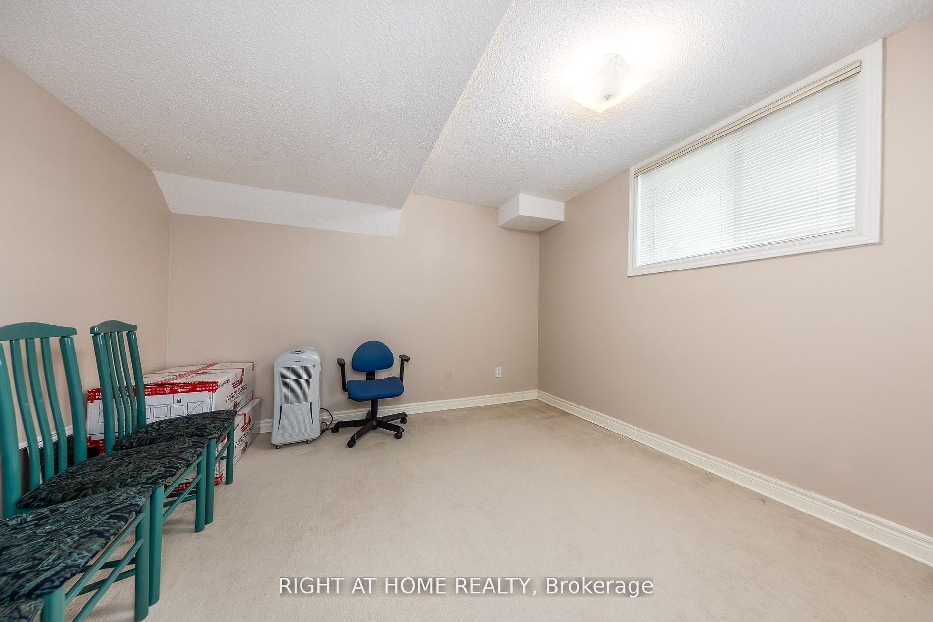 27 Addison Street Property Photo 44