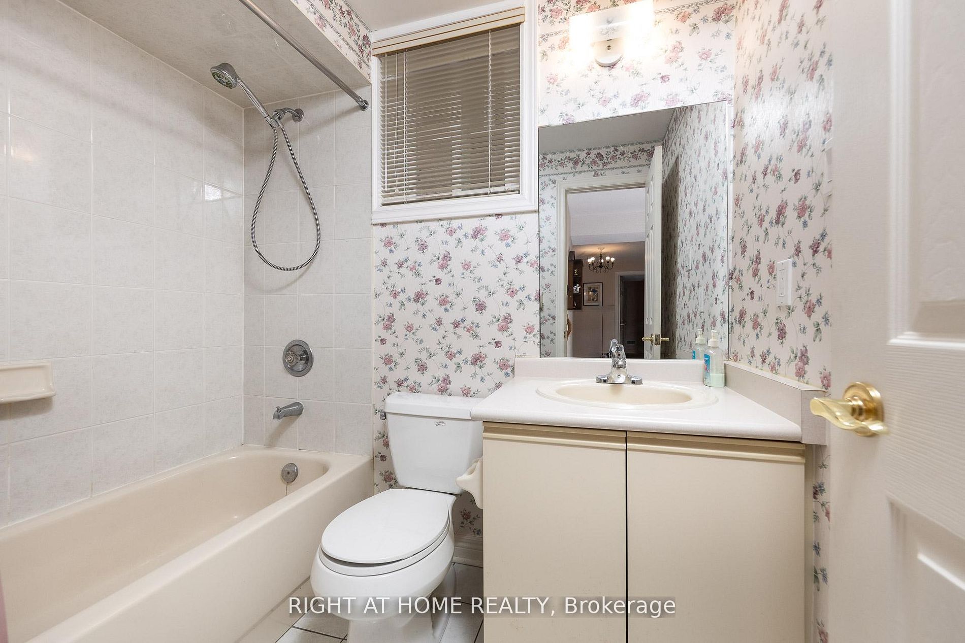 27 Addison Street Property Photo 45