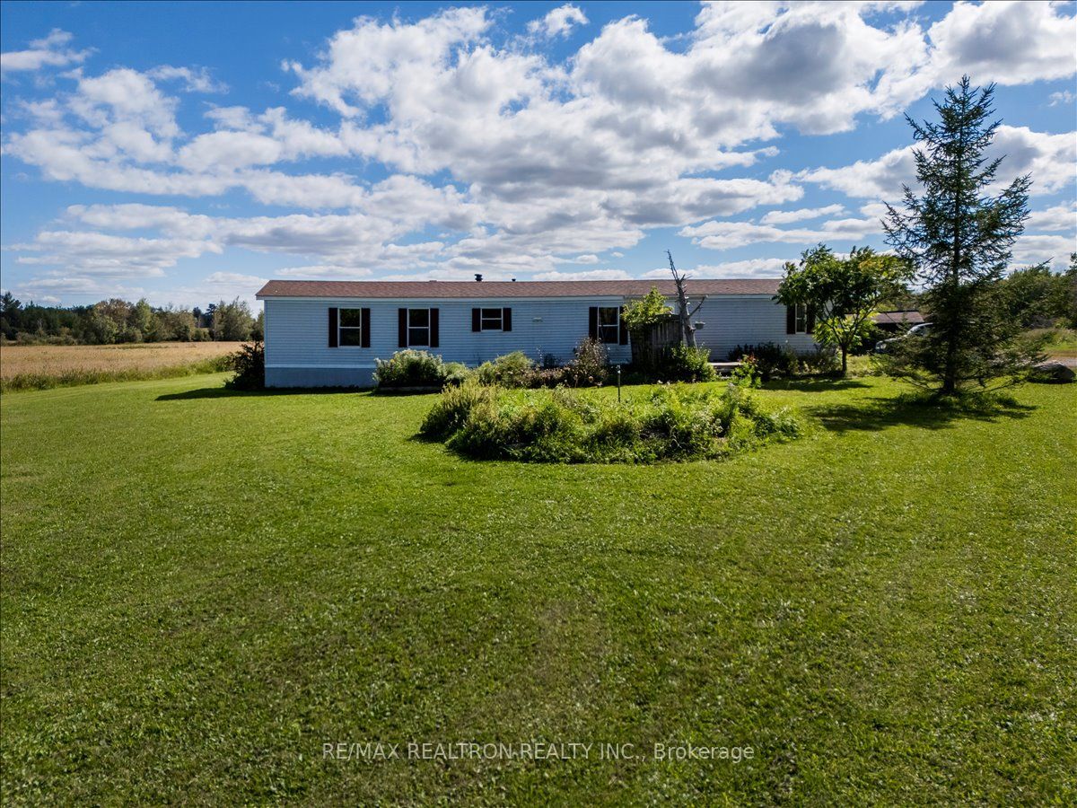 2755 4th Line Property Photo 2