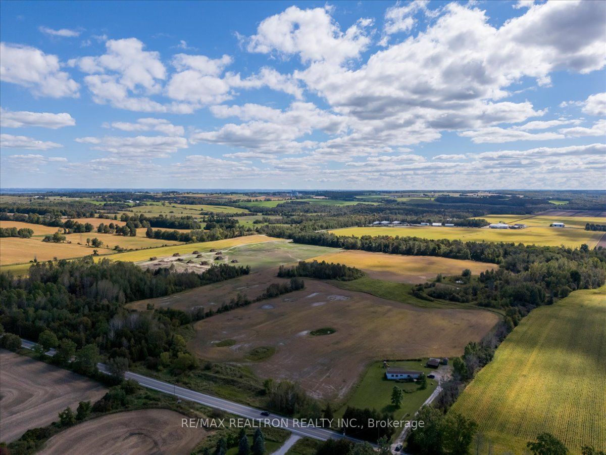 2755 4th Line Property Photo 4