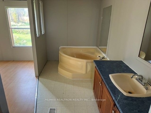 2755 4th Line Property Photo 20