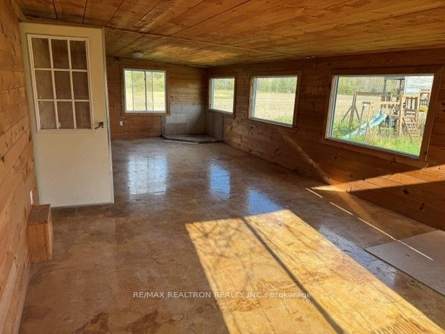 2755 4th Line Property Photo 24