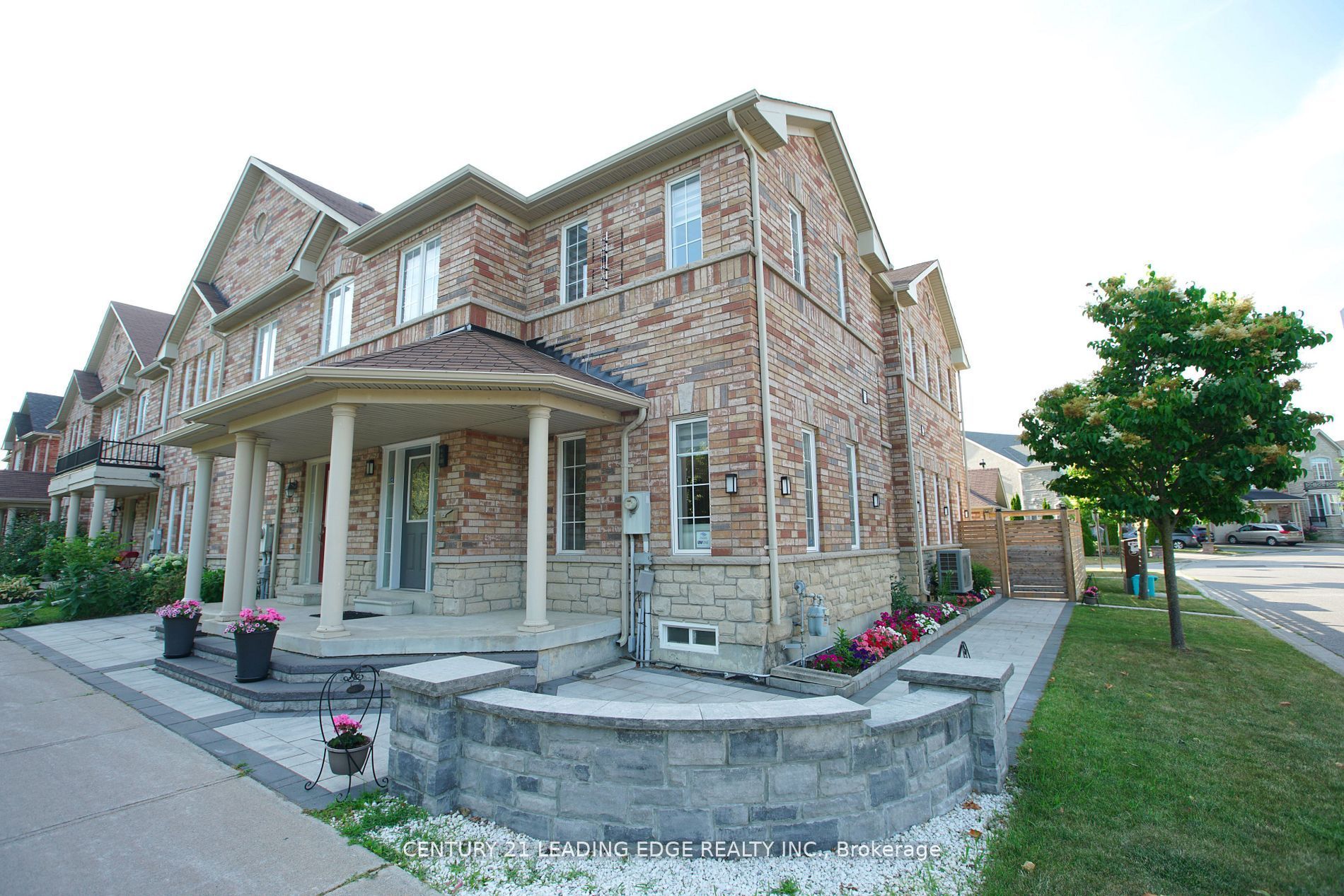 648 South Unionville Avenue Property Photo 1