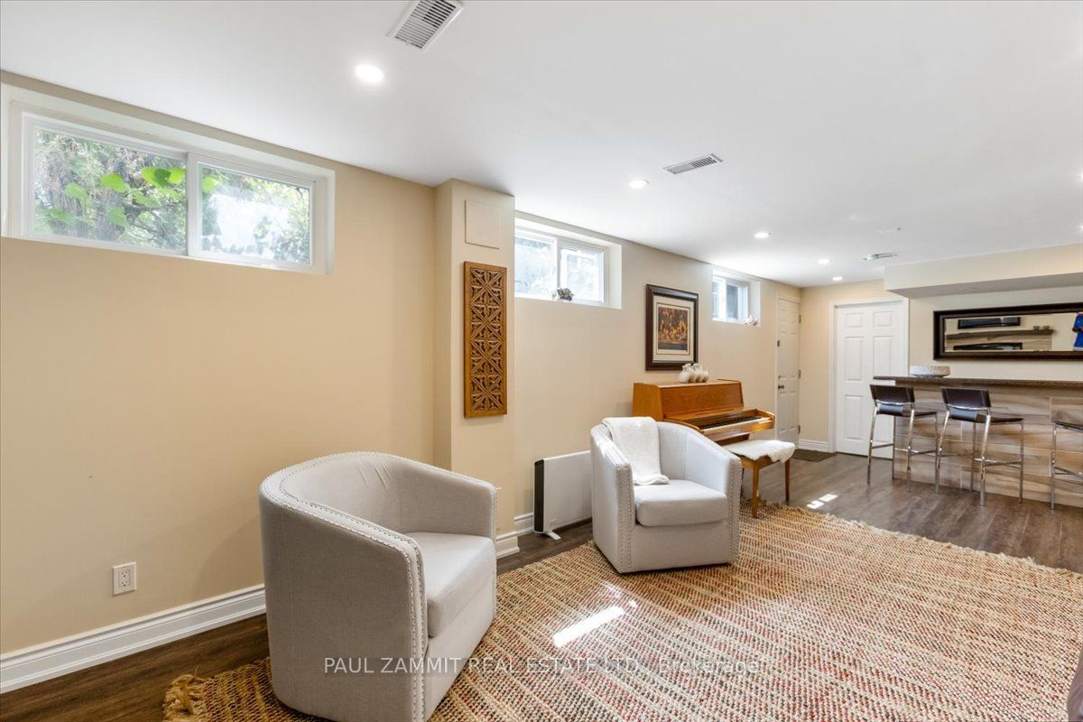 35 Almond Avenue Property Photo 28