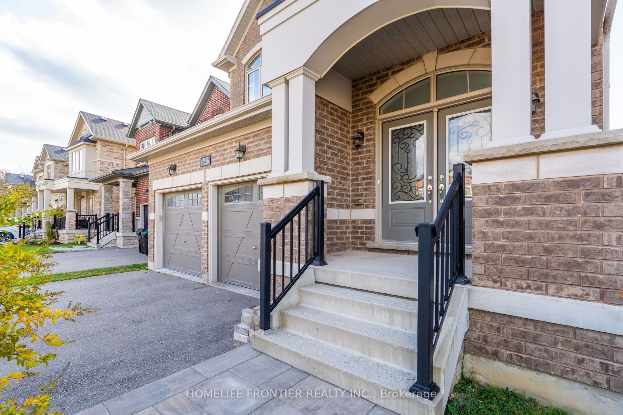 1526 Farrow Crescent Property Photo 2