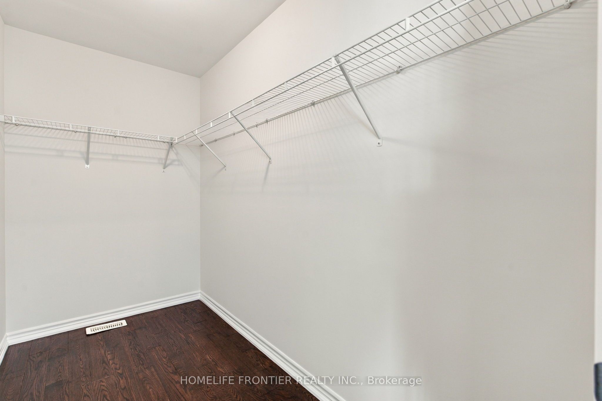 1526 Farrow Crescent Property Photo 27