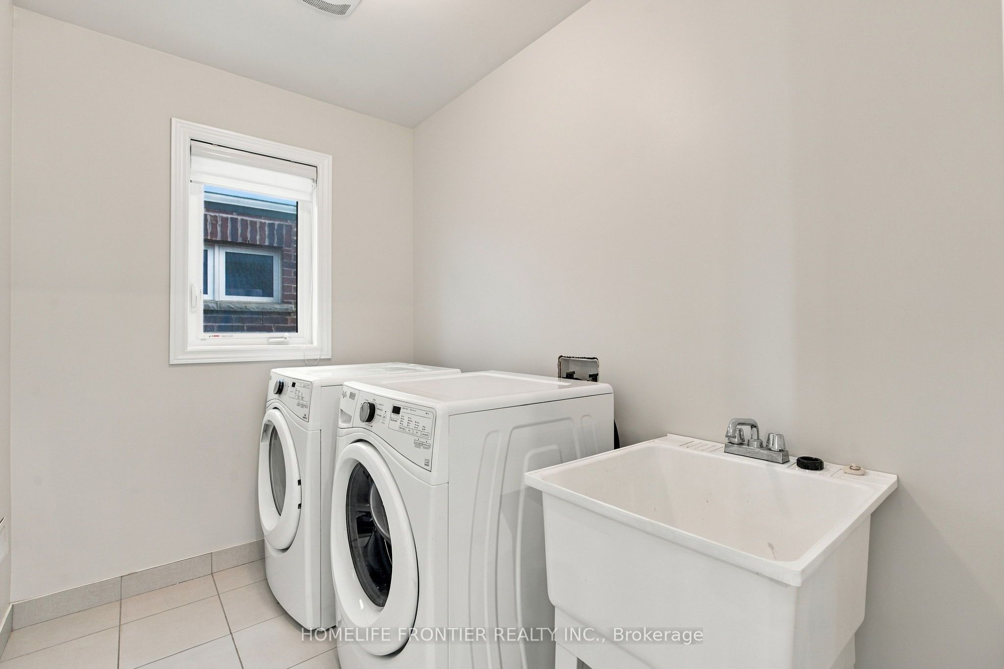 1526 Farrow Crescent Property Photo 28