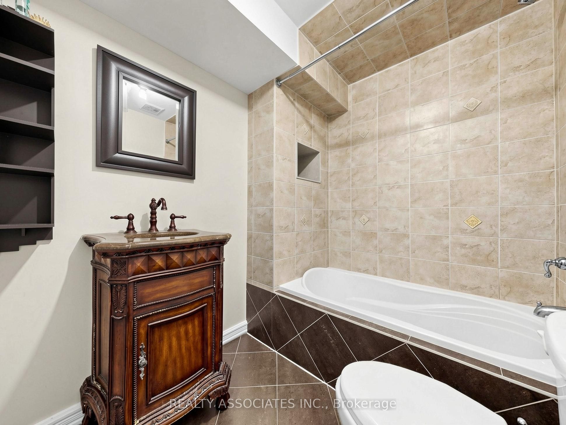 96 Zinnia Place S Property Photo 24