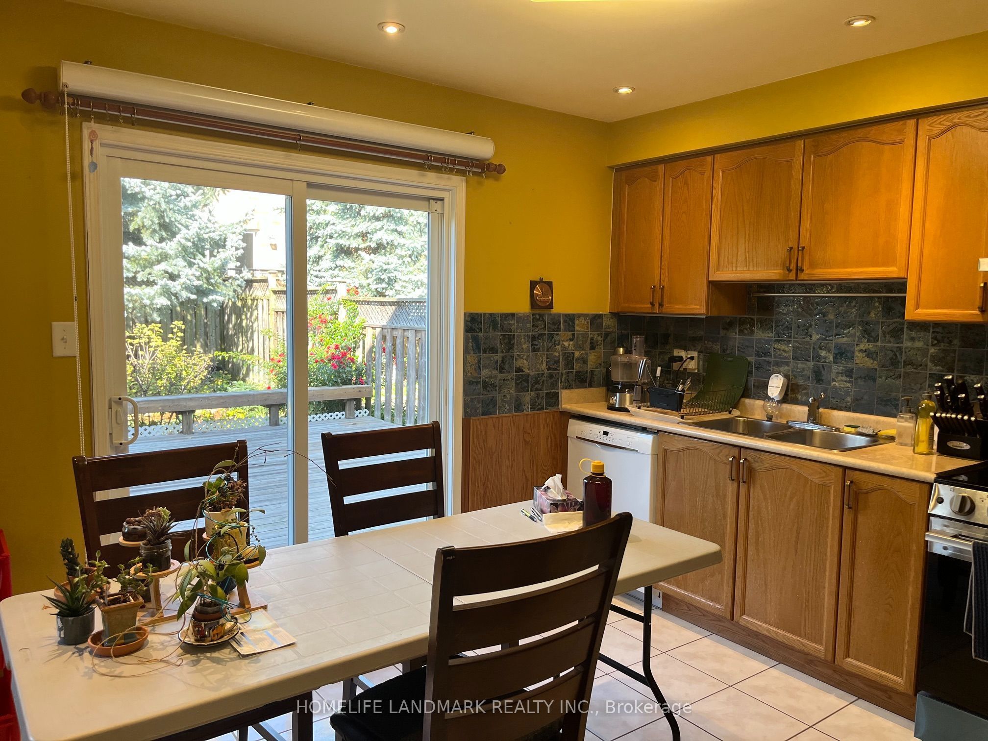 24 Gwilliam Lane Property Photo 6