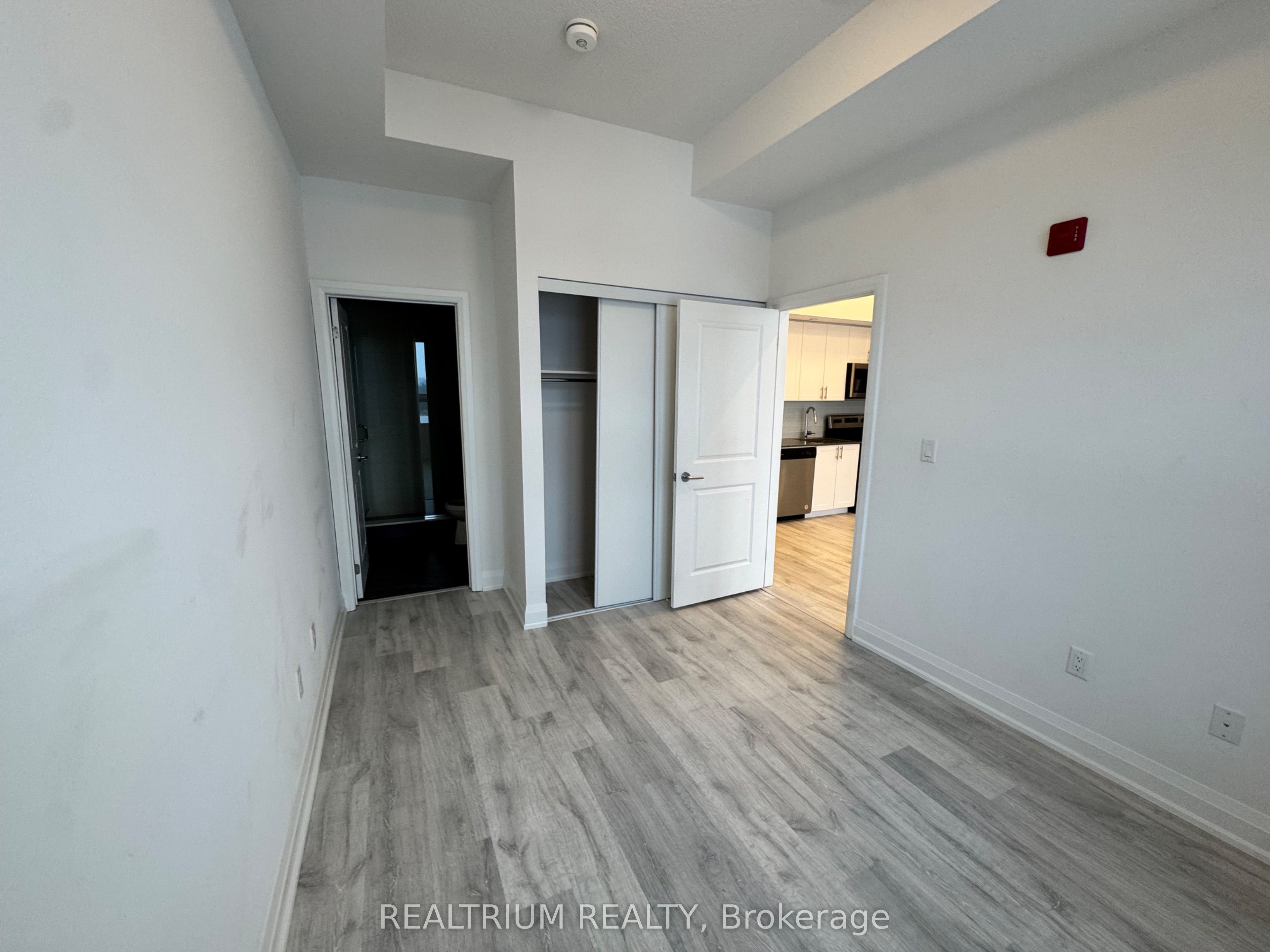 9700 Ninth Line 722 Property Photo 4