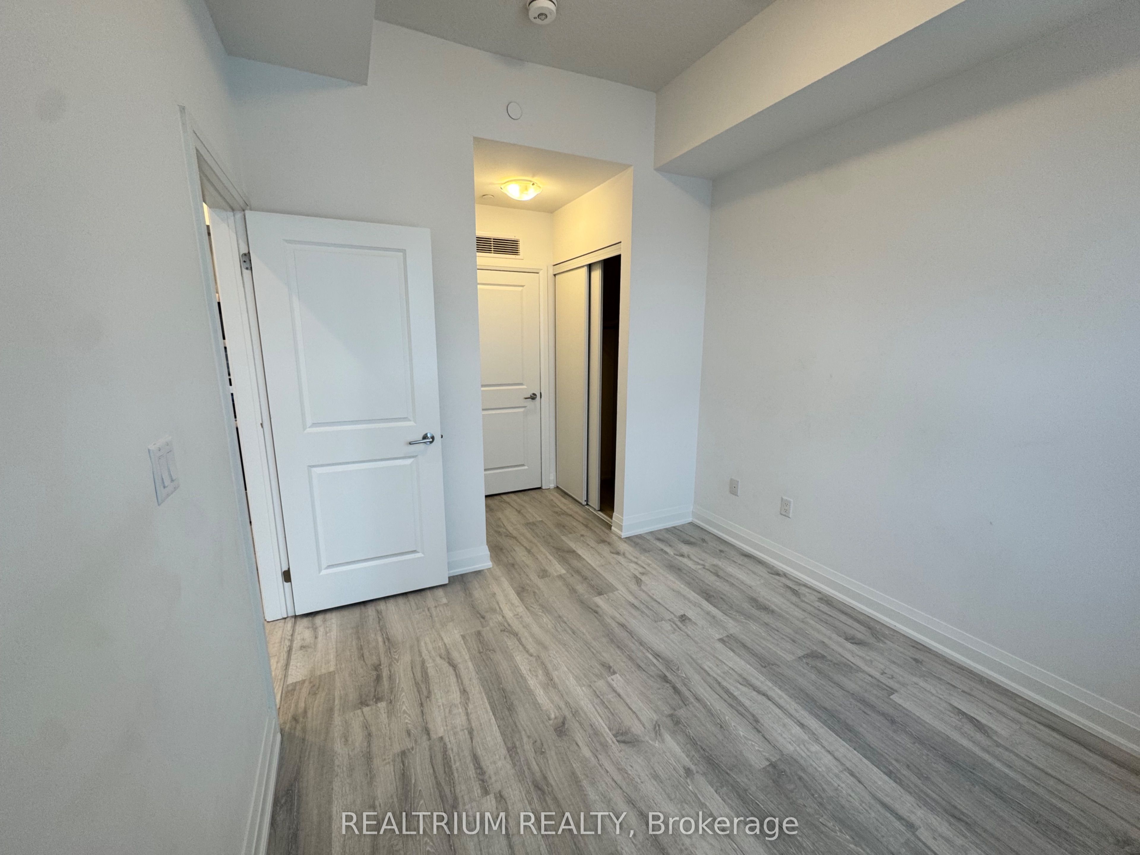 9700 Ninth Line 722 Property Photo 5
