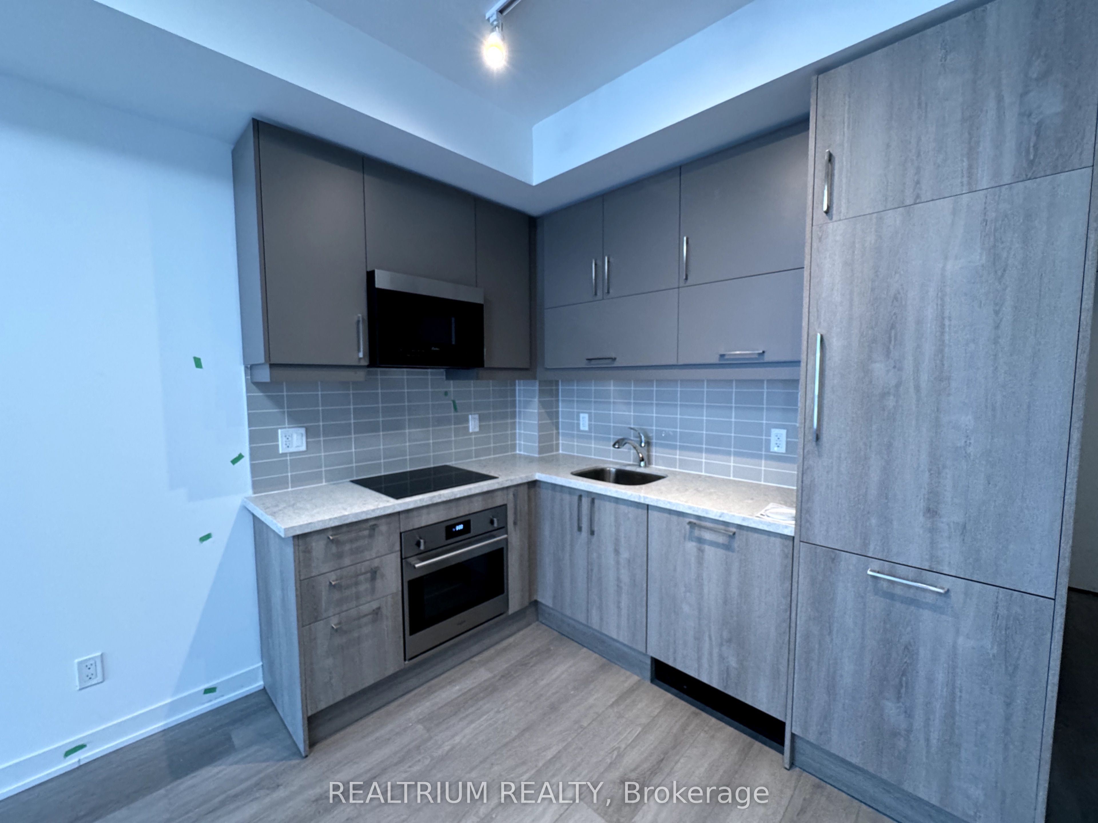 38 Simcoe Promenade 804 Property Photo 1