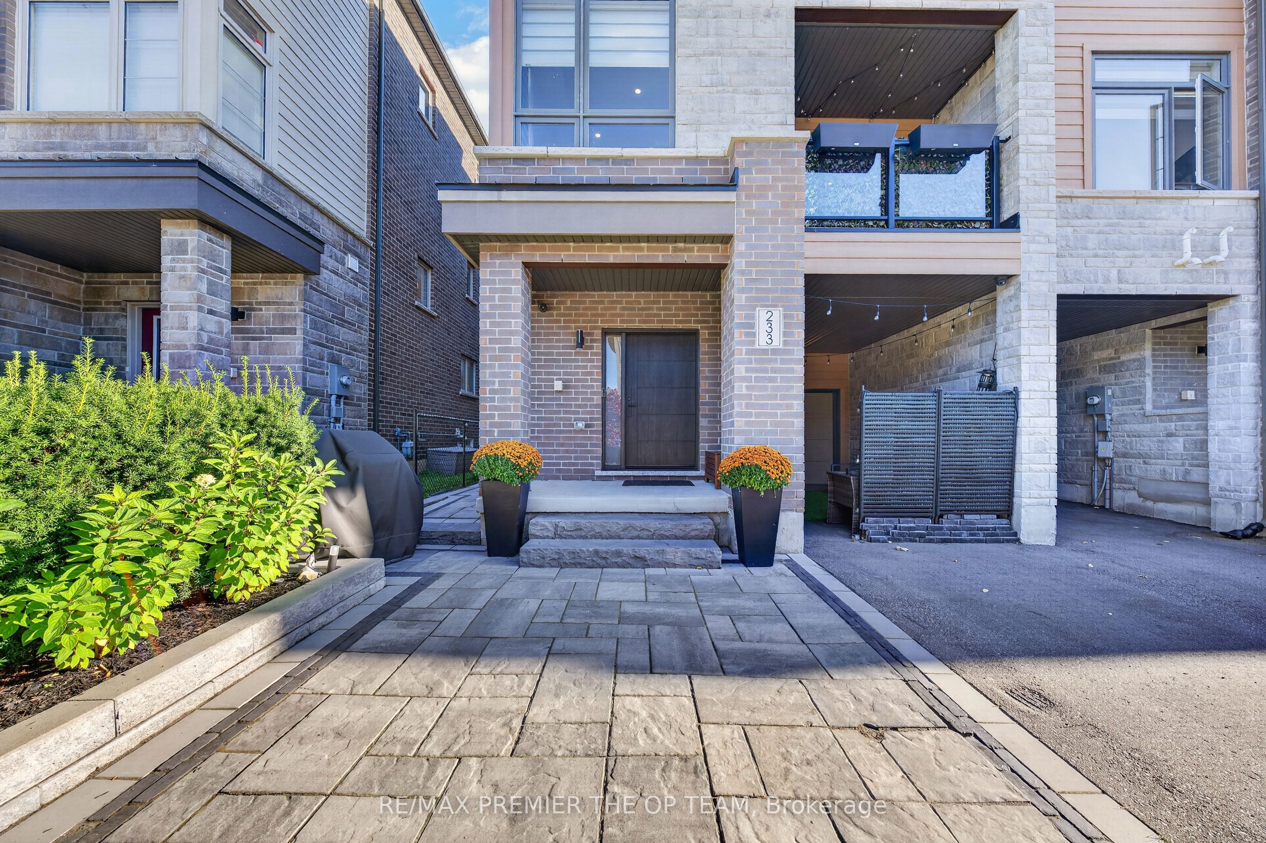233 Vivant Street Property Photo 3