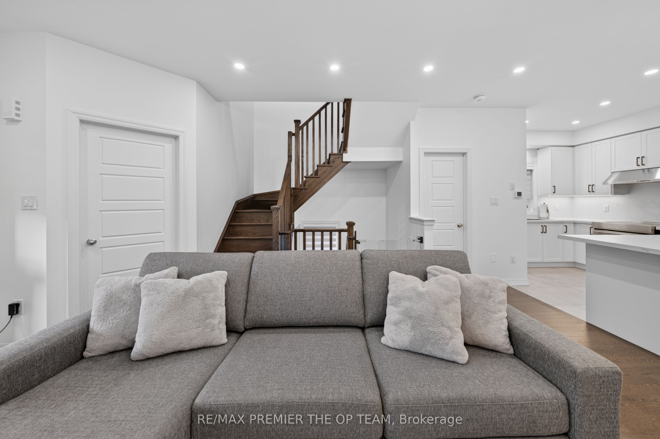 233 Vivant Street Property Photo 8