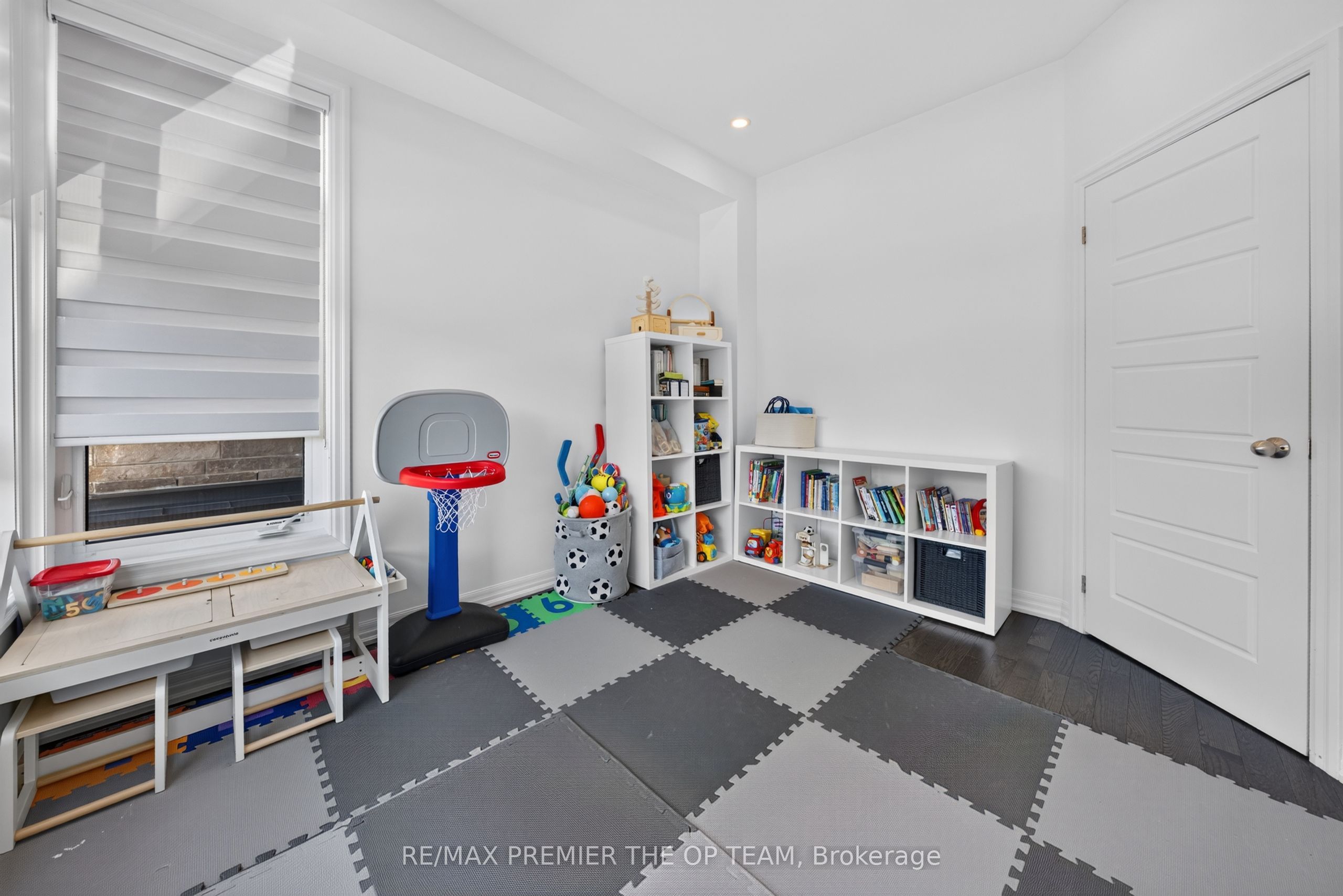 233 Vivant Street Property Photo 20