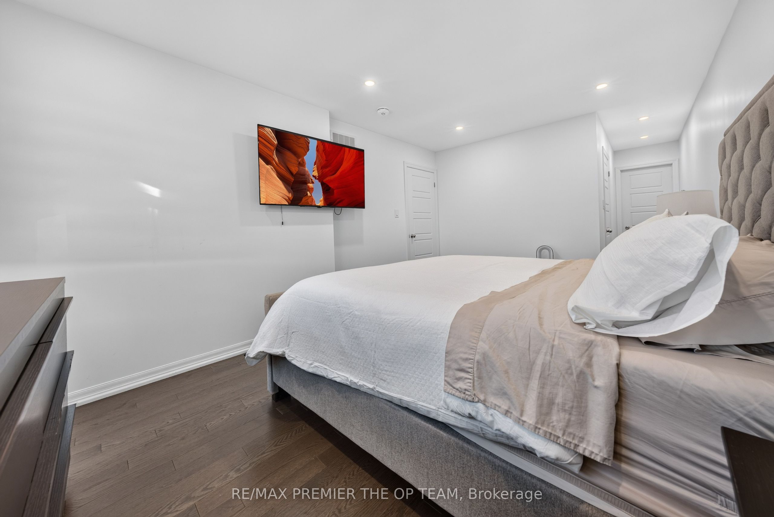 233 Vivant Street Property Photo 25