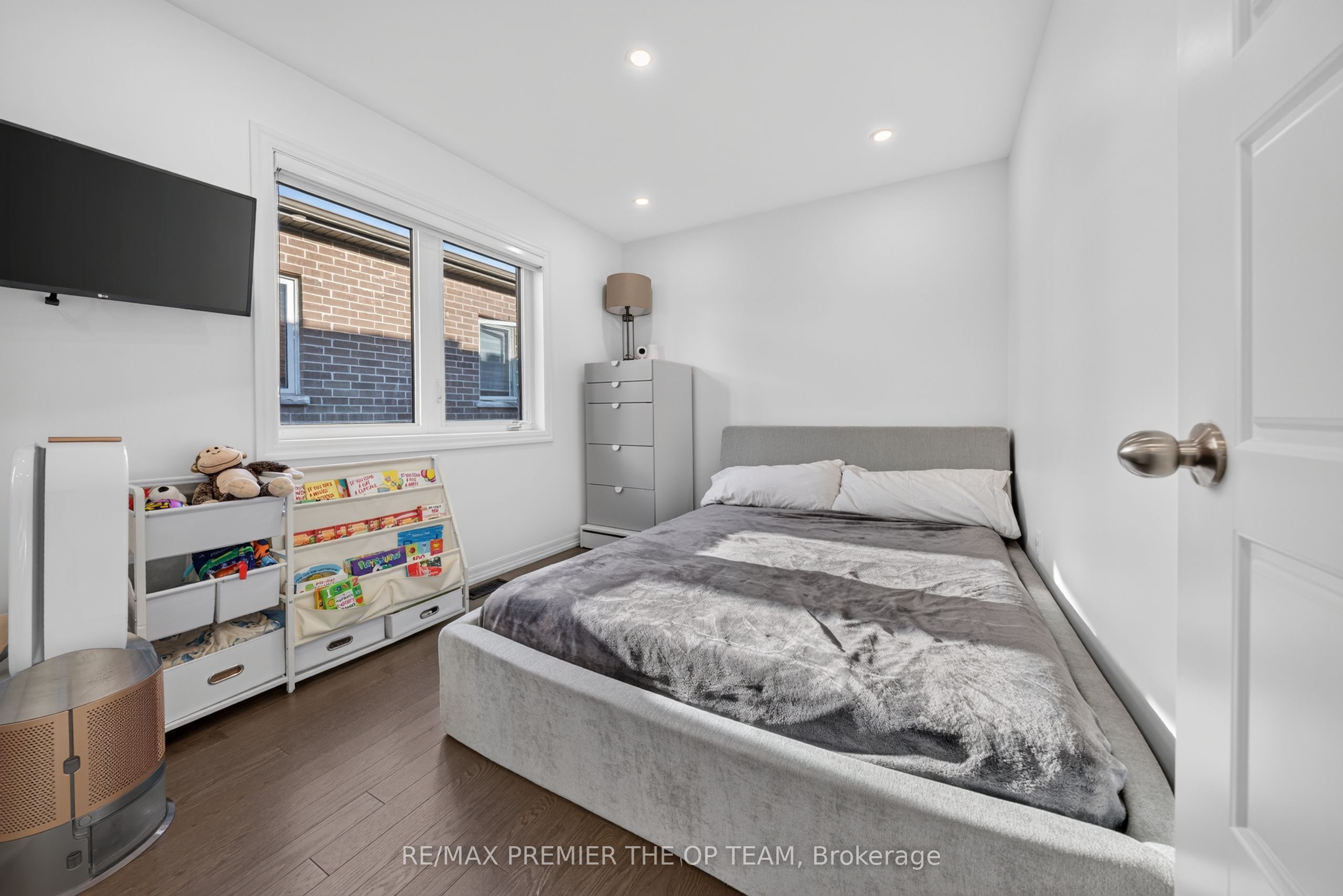 233 Vivant Street Property Photo 31