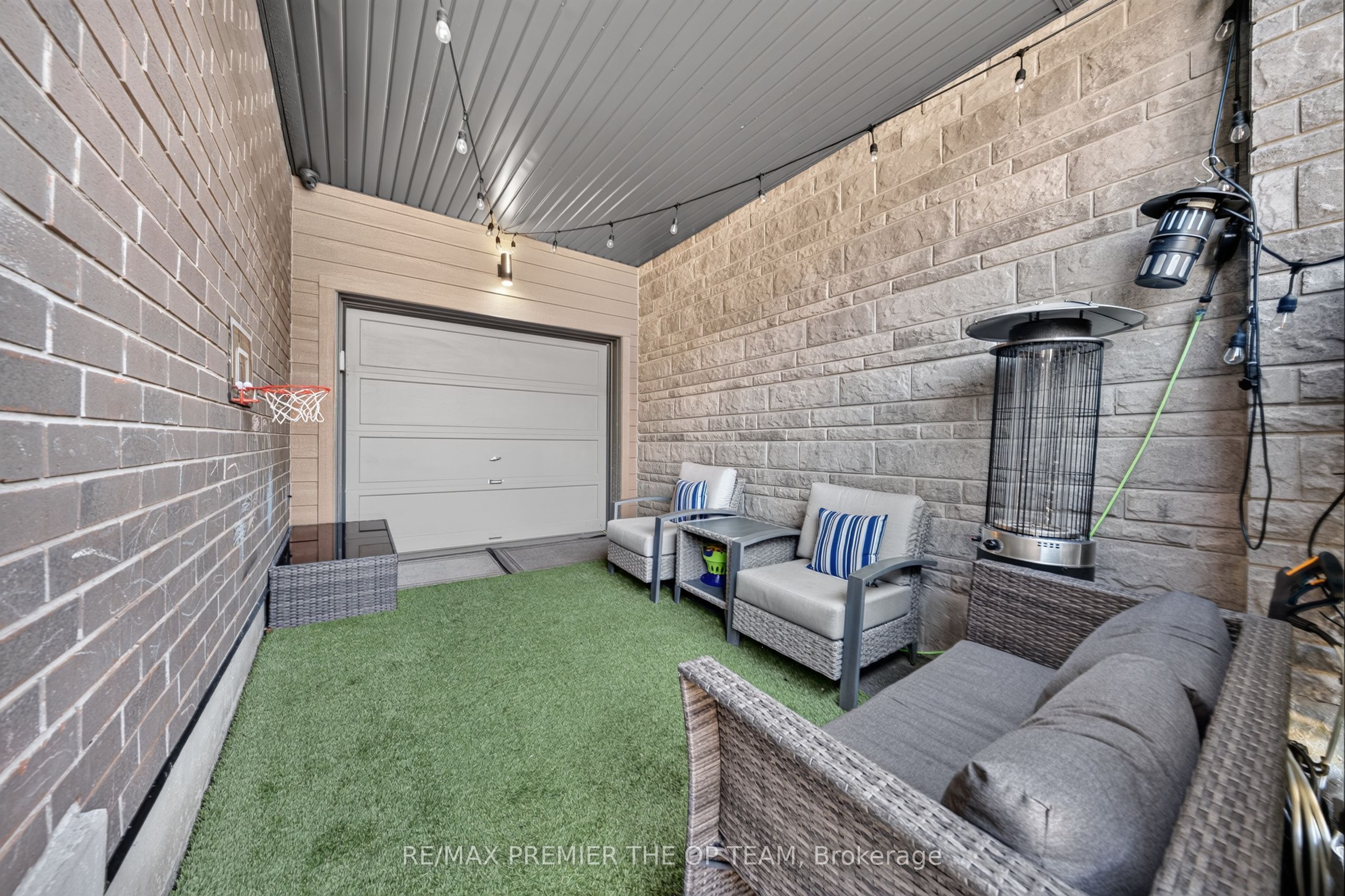 233 Vivant Street Property Photo 34