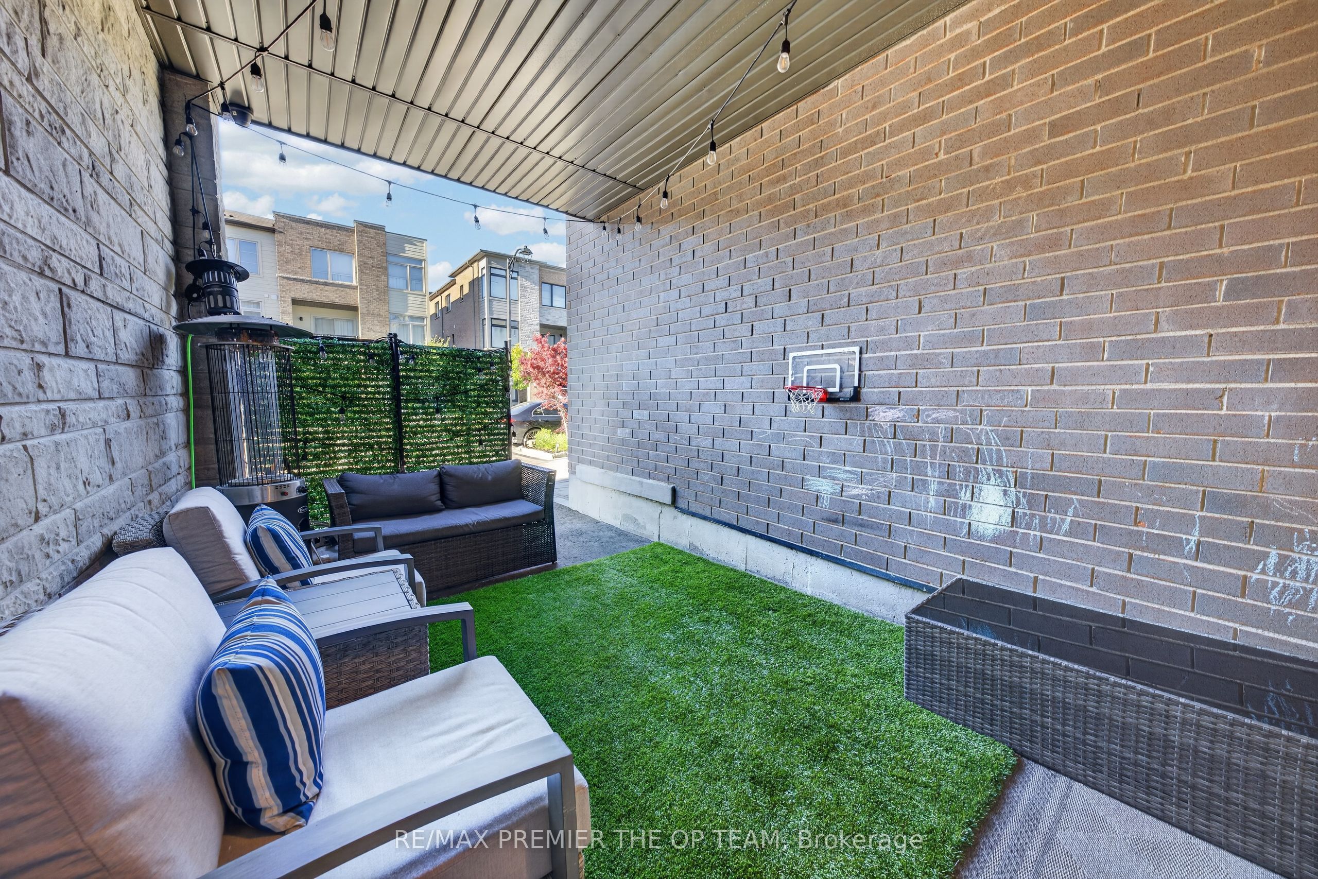 233 Vivant Street Property Photo 35