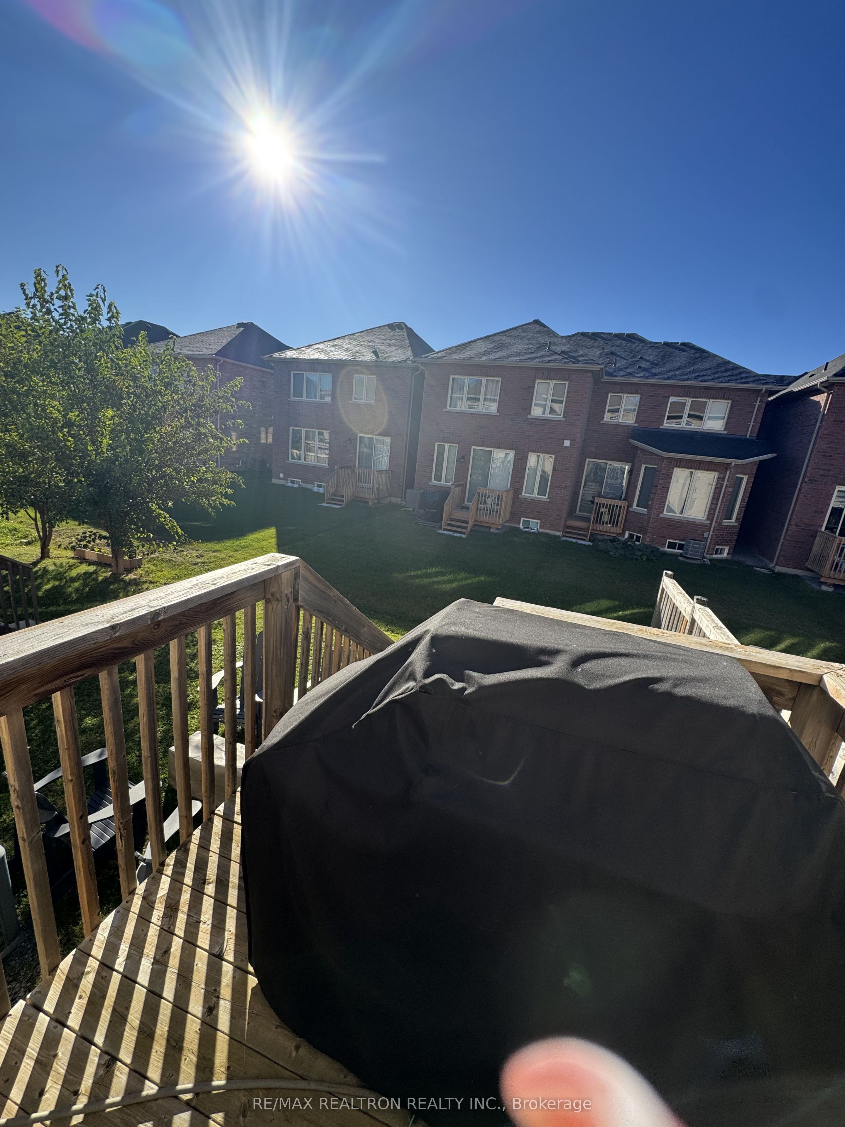 49 Mondial Crescent Property Photo 9