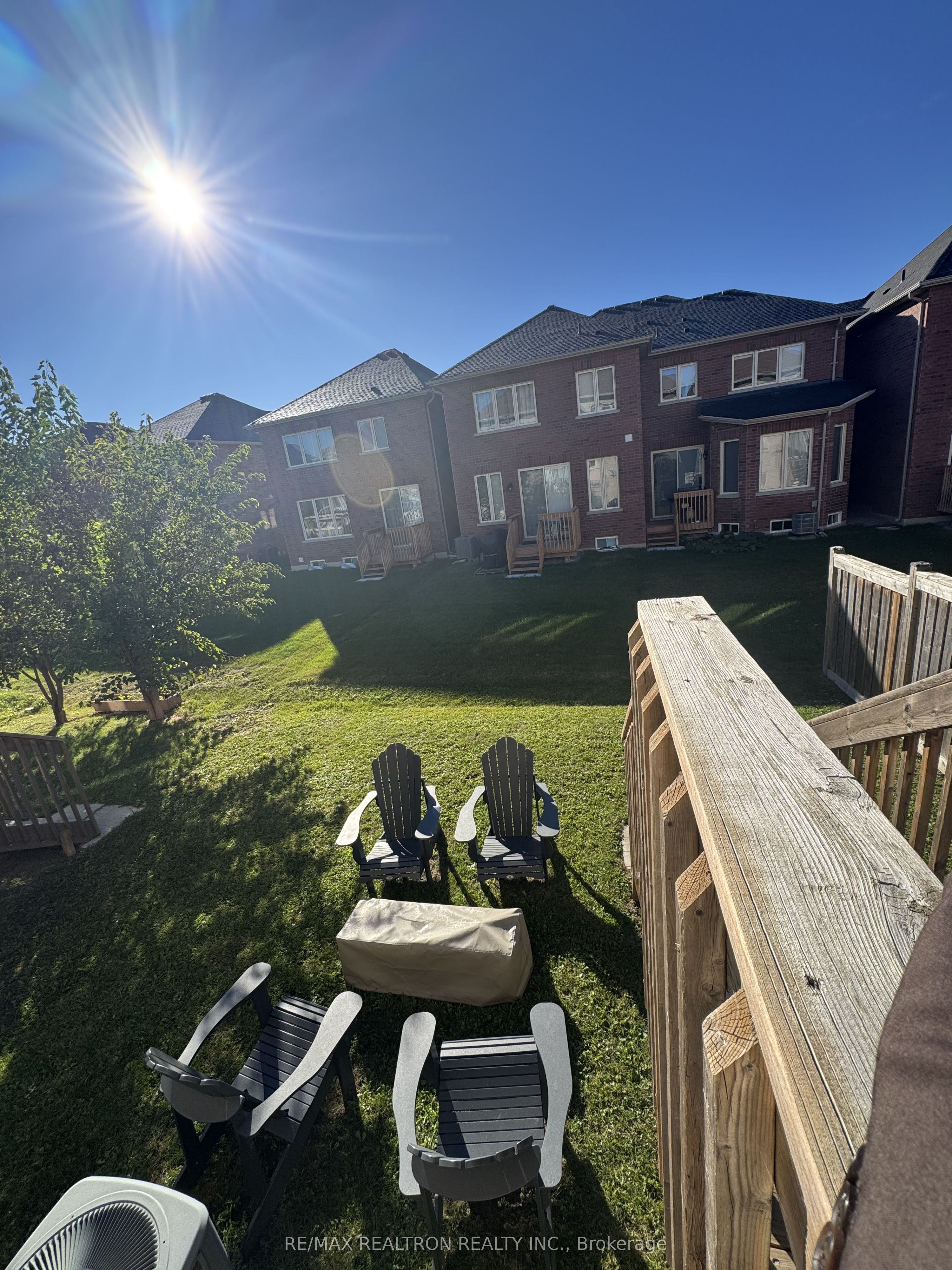 49 Mondial Crescent Property Photo 10