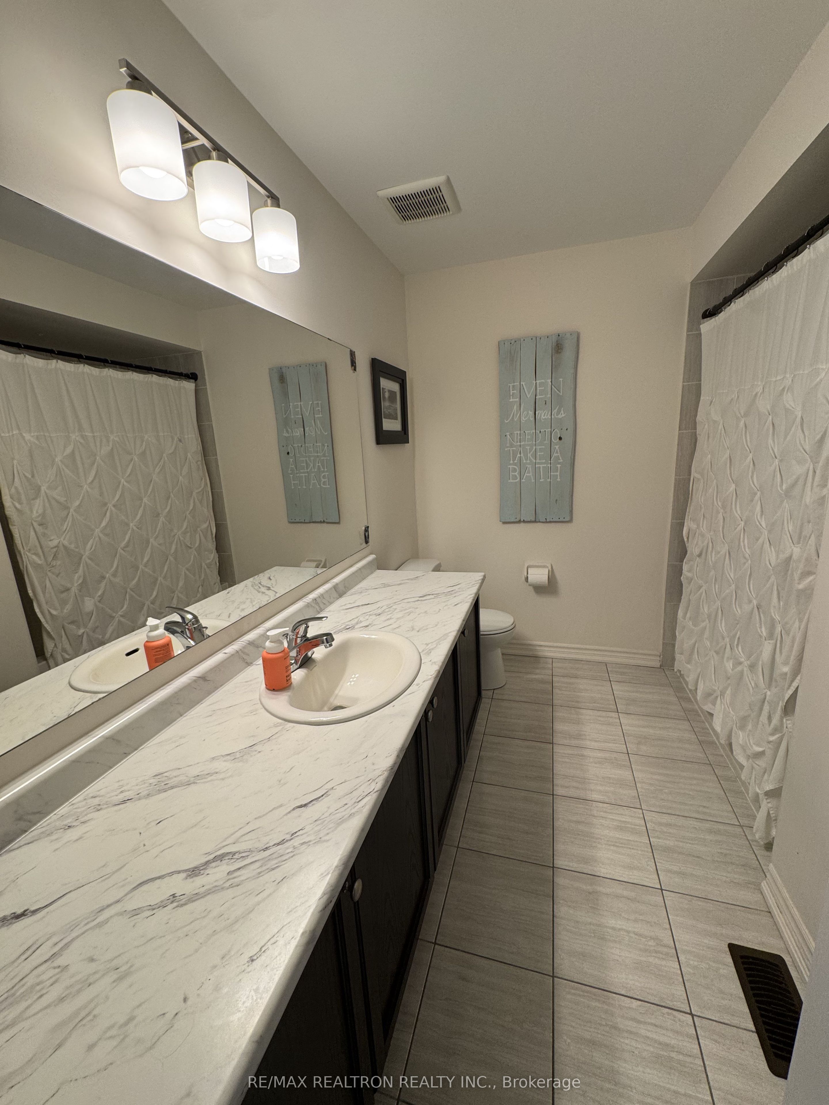 49 Mondial Crescent Property Photo 14