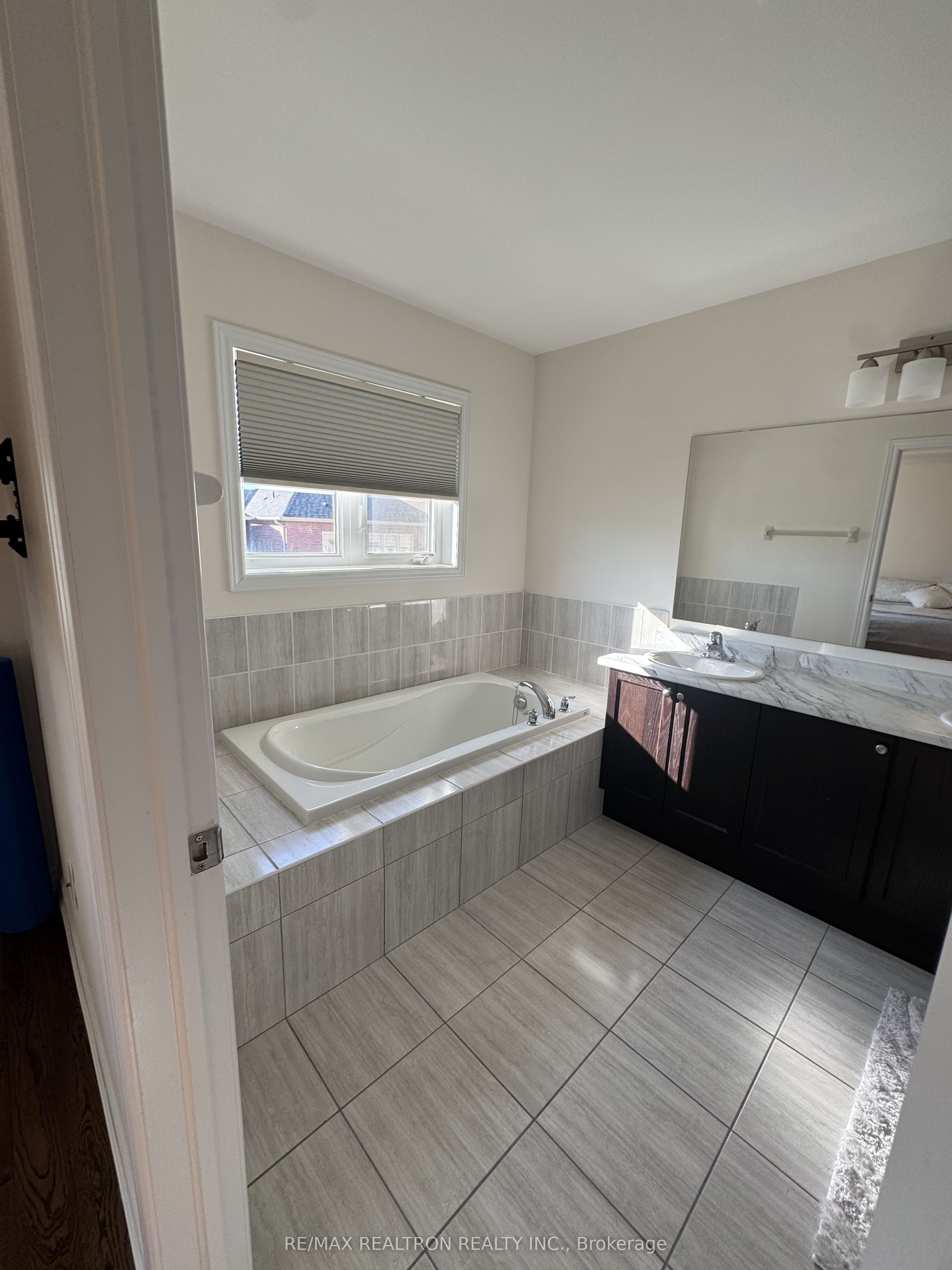 49 Mondial Crescent Property Photo 16