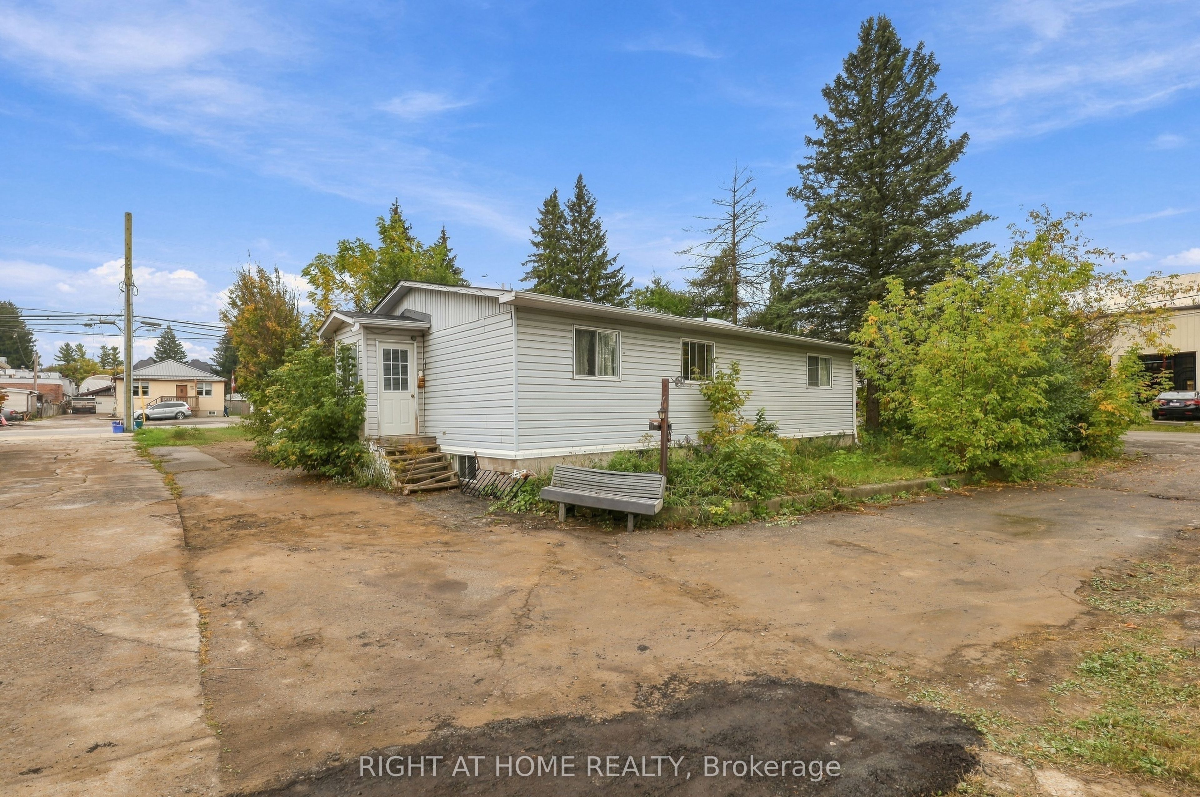 198 King Road Property Photo 2