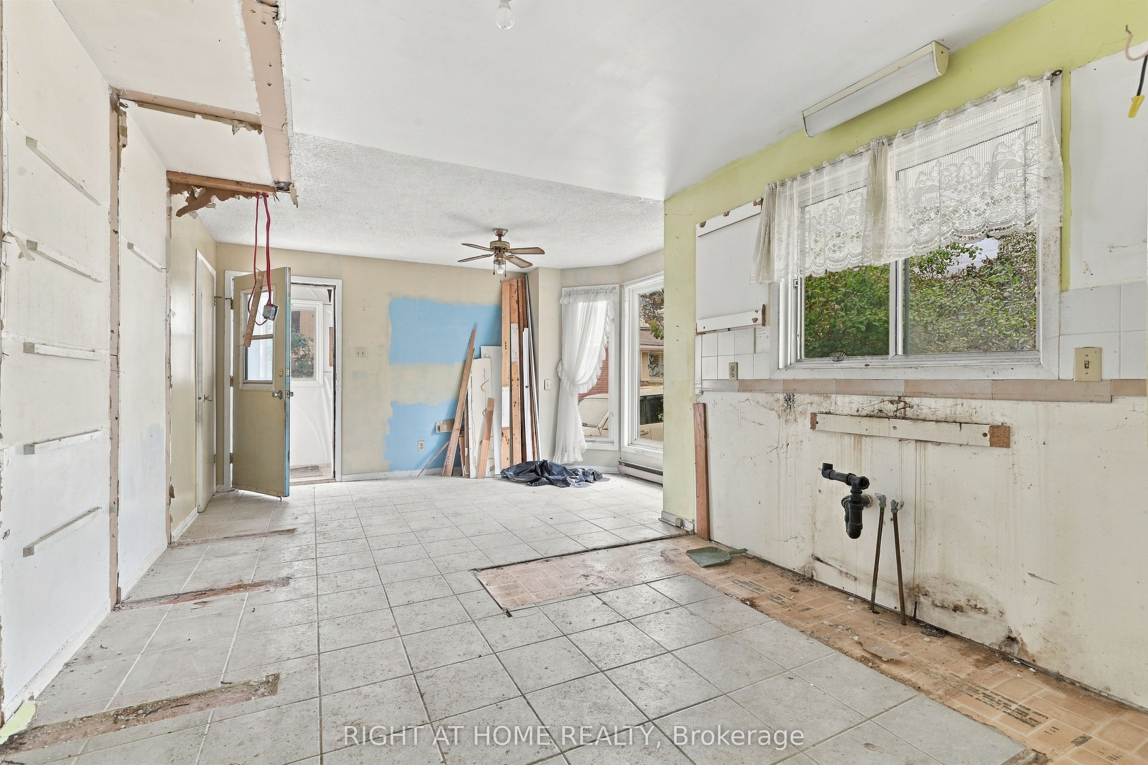 198 King Road Property Photo 22