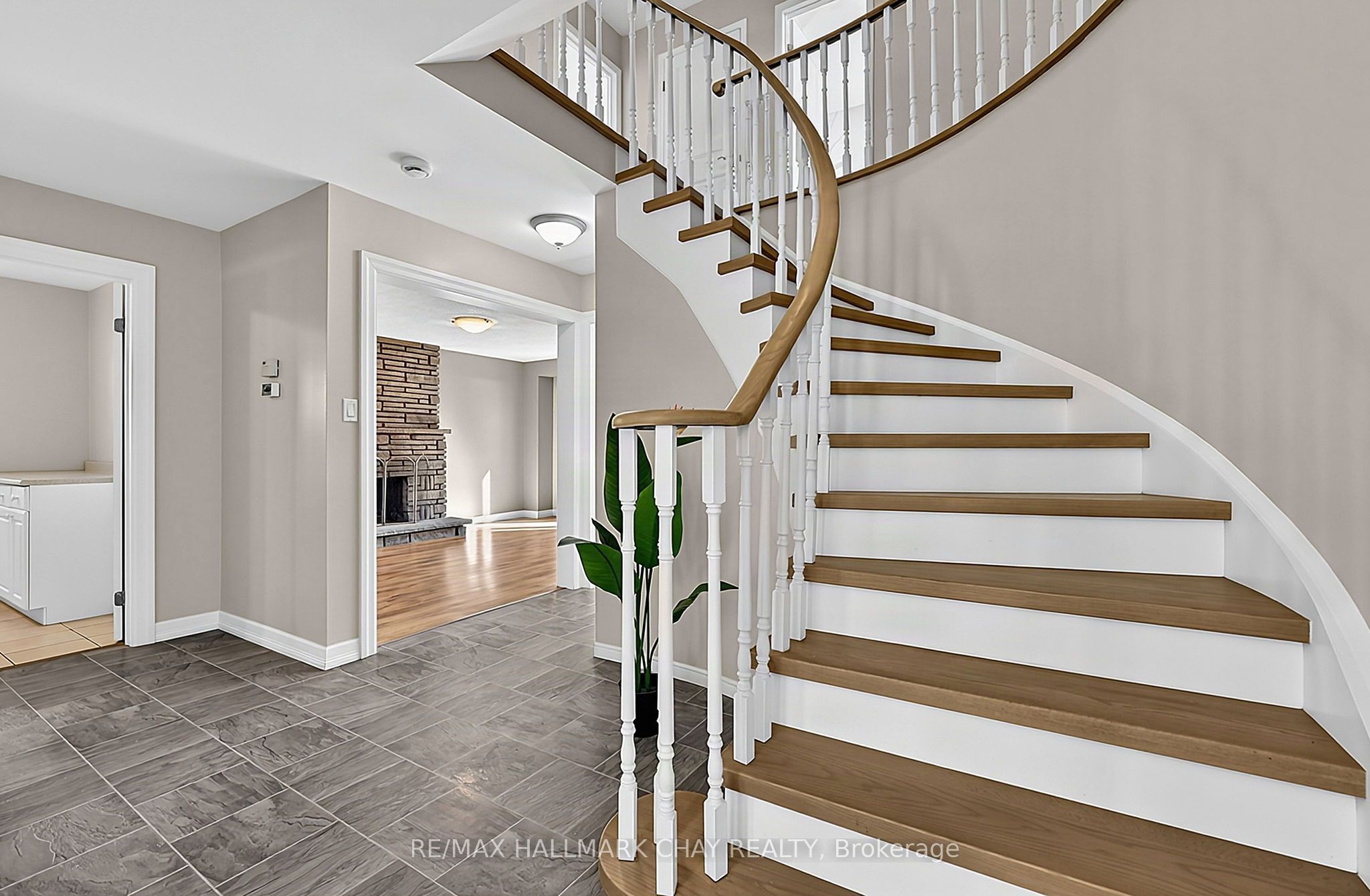 38 Imperial Crescent Property Photo 4