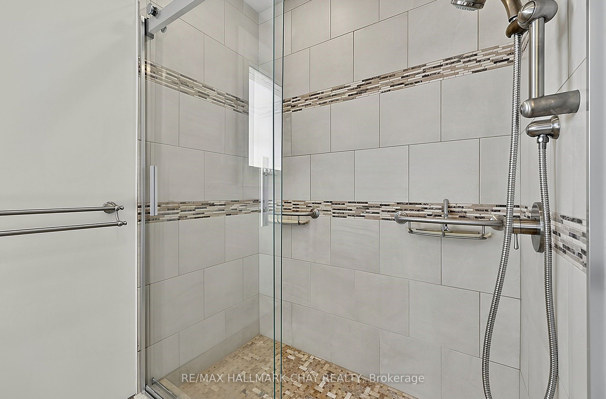 38 Imperial Crescent Property Photo 16