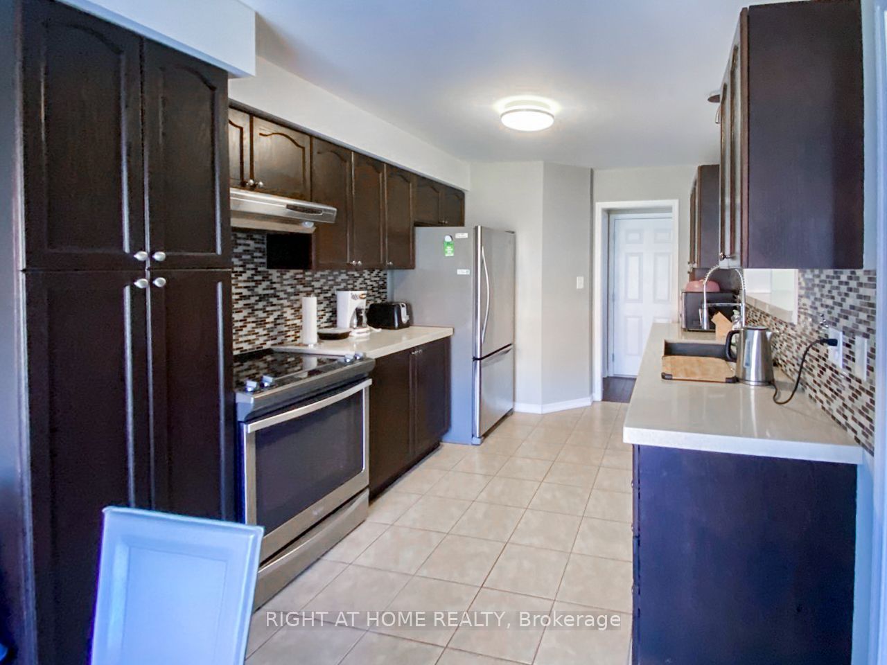 2099 Osbond Road Property Photo 6