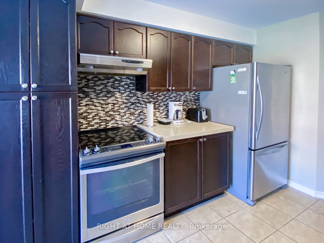 2099 Osbond Road Property Photo 7