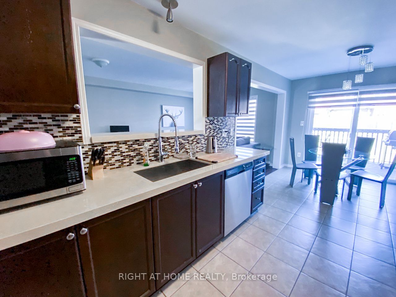 2099 Osbond Road Property Photo 8