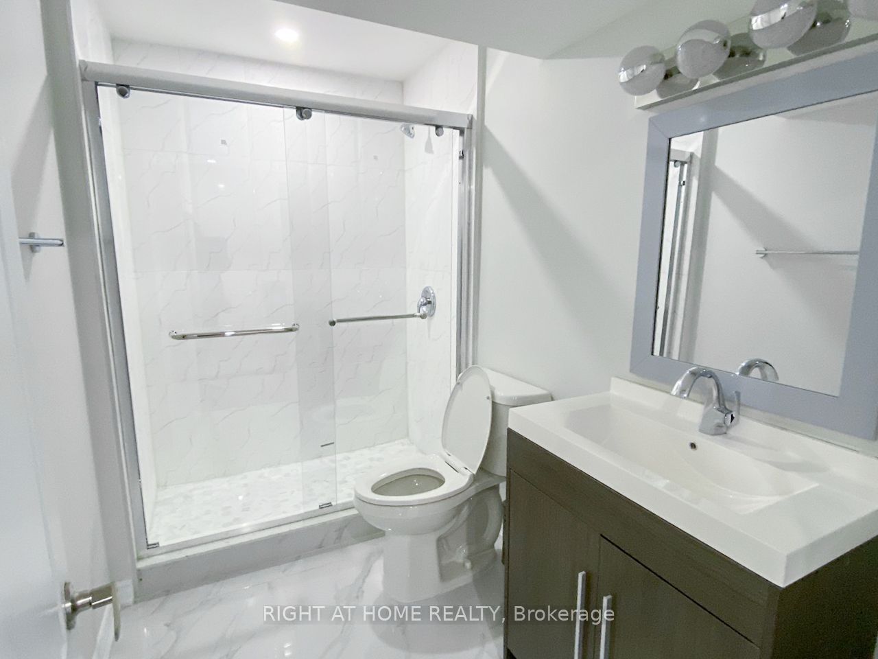 2099 Osbond Road Property Photo 28