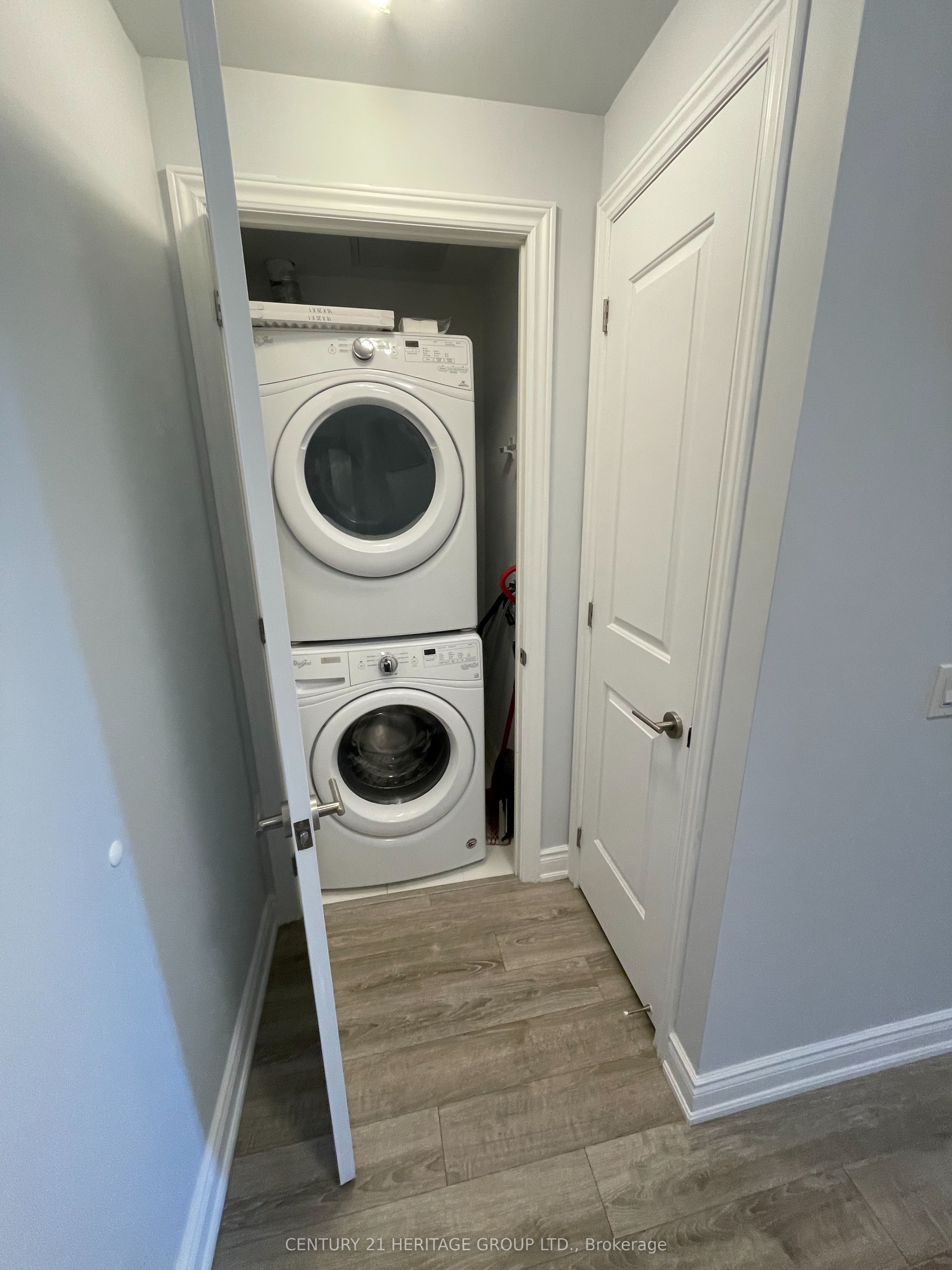 9618 Yonge Street 201 Property Photo 3