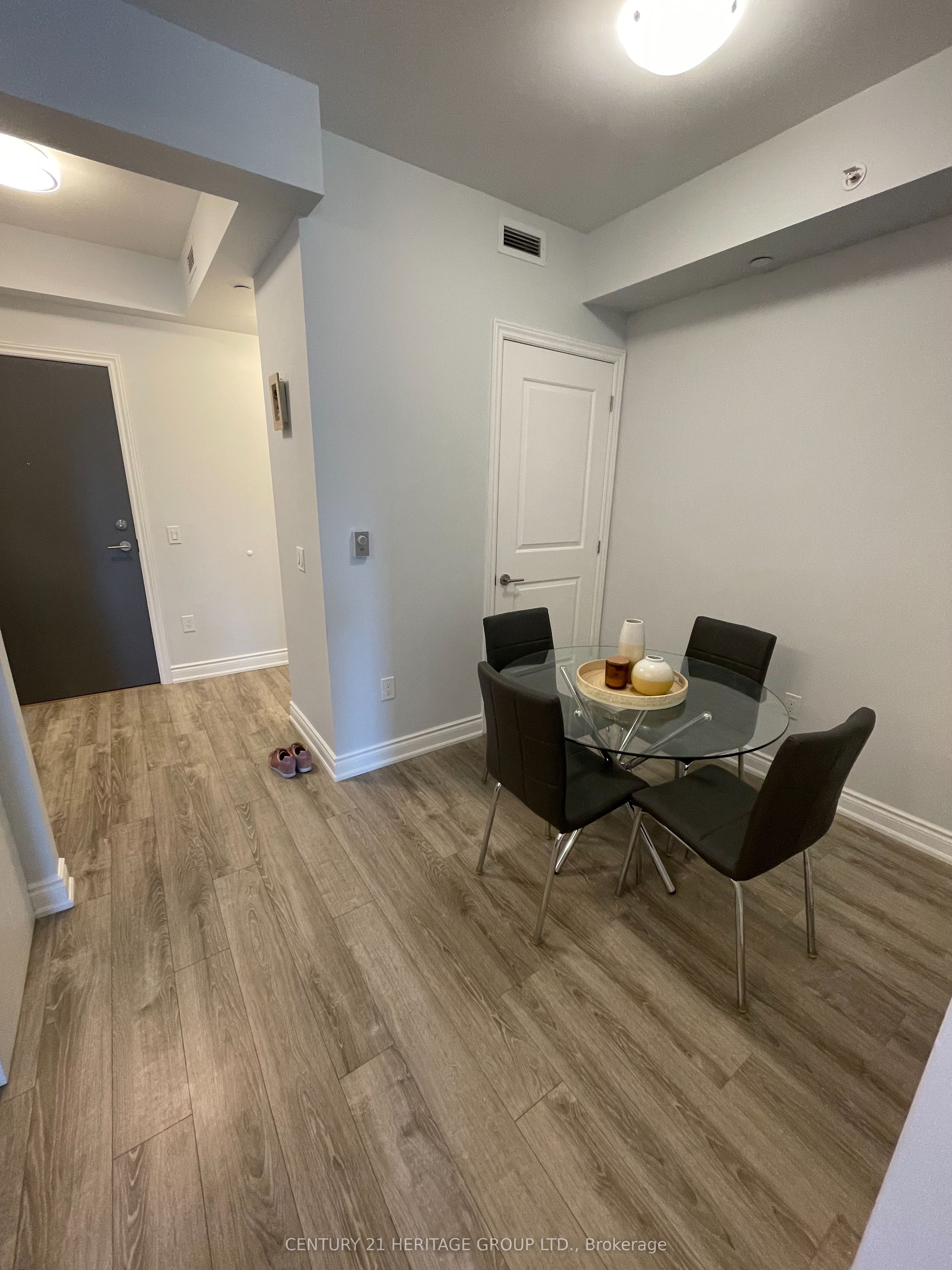 9618 Yonge Street 201 Property Photo 5