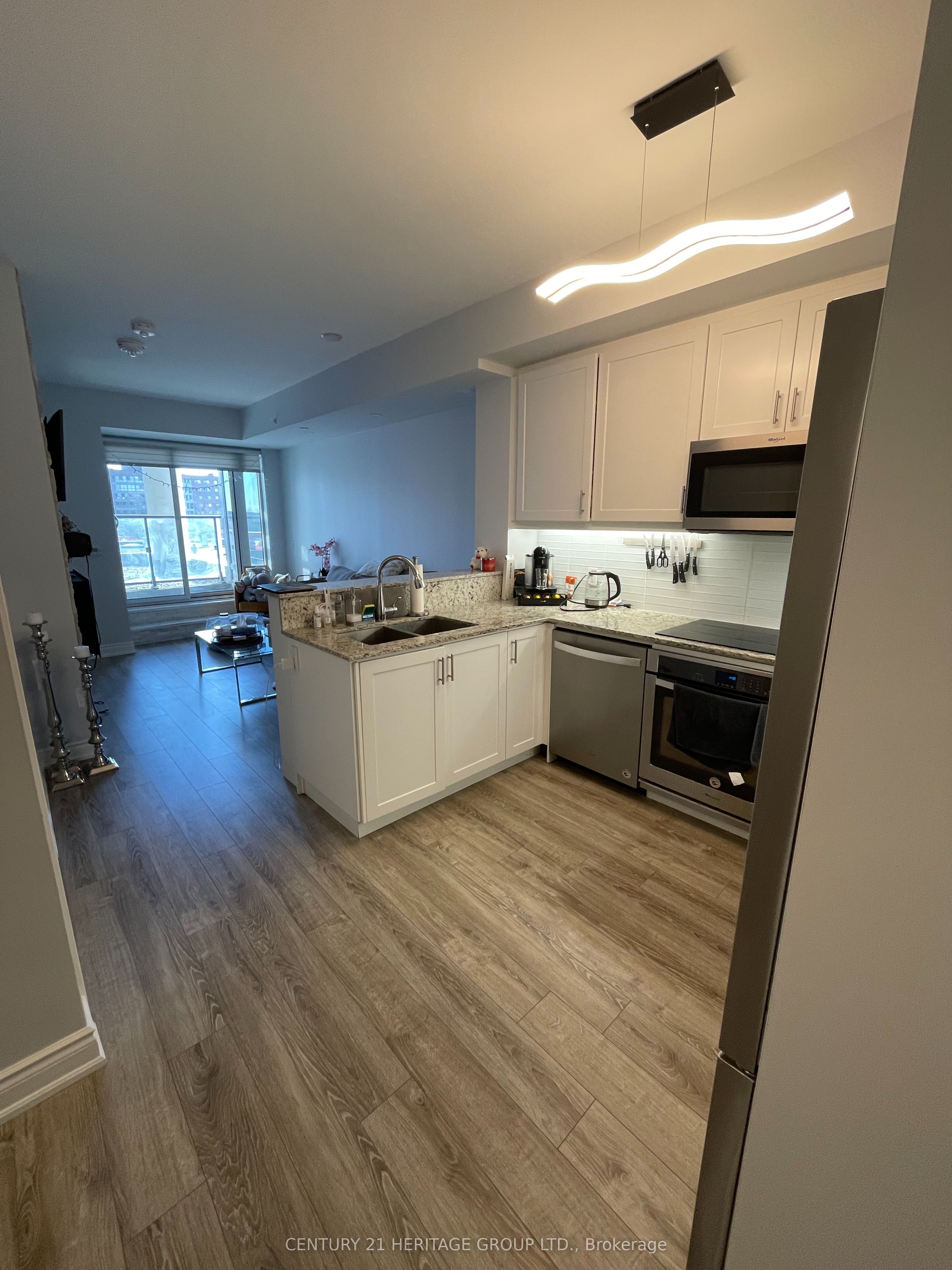 9618 Yonge Street 201 Property Photo 6