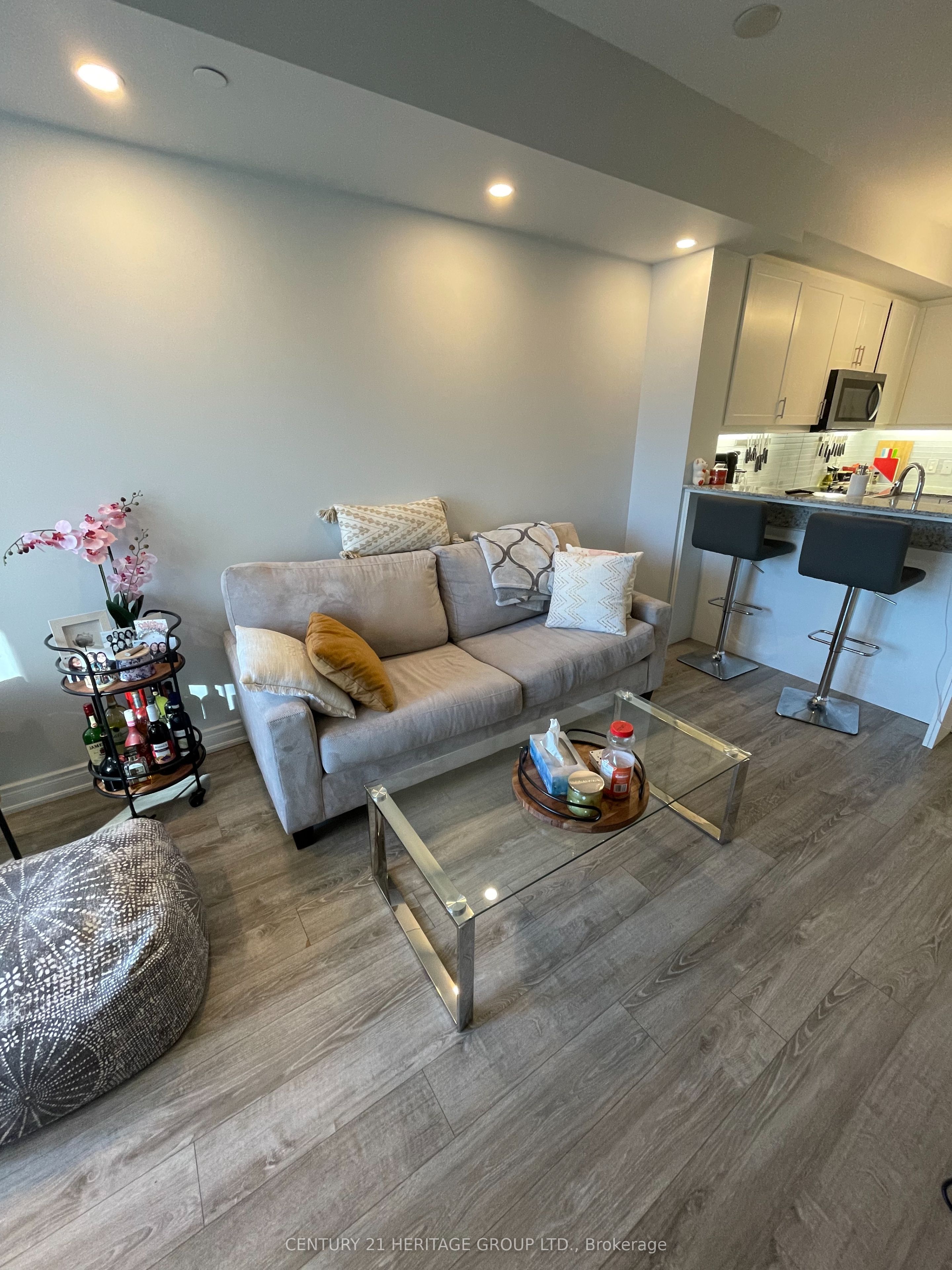 9618 Yonge Street 201 Property Photo 9