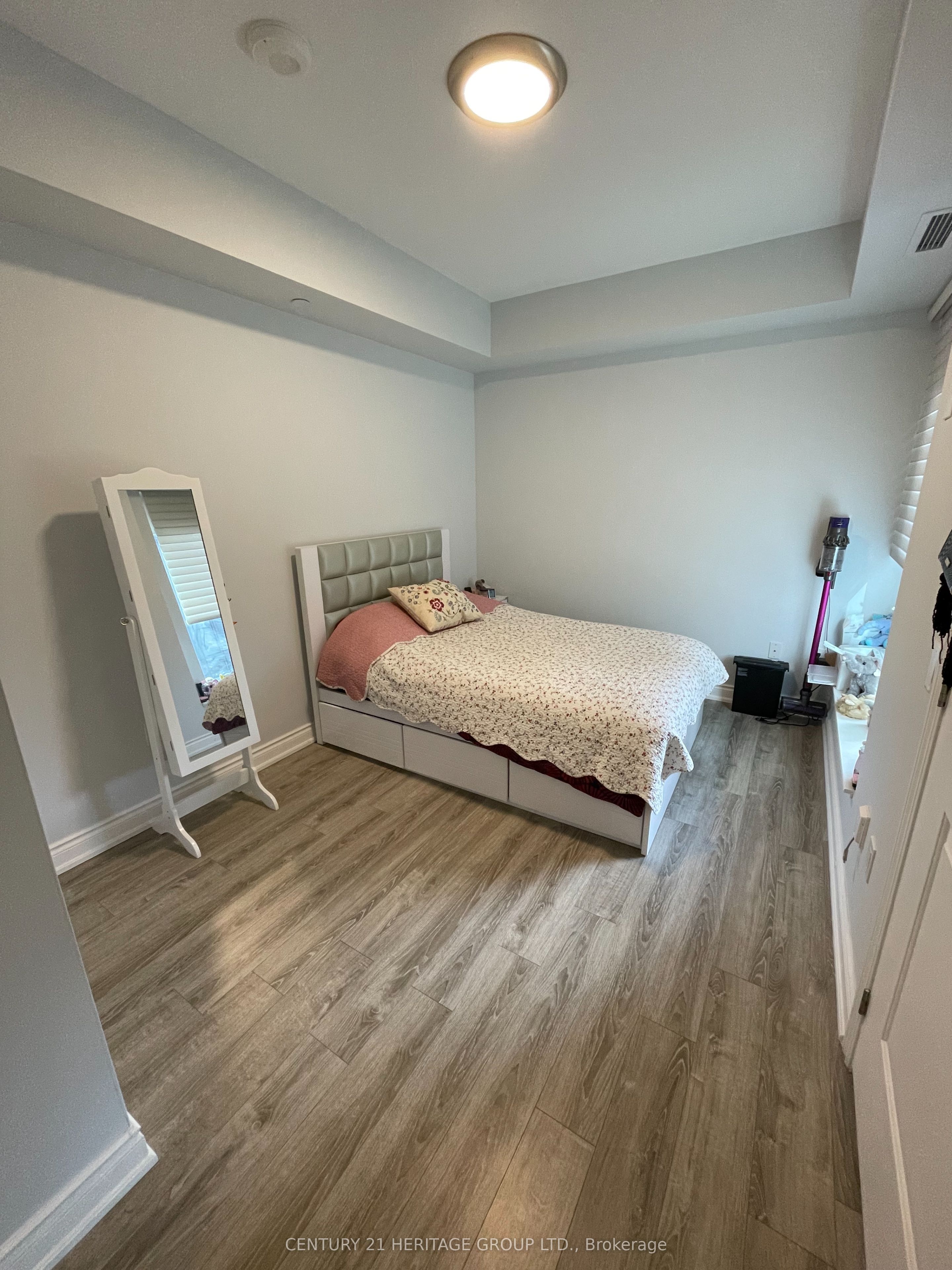 9618 Yonge Street 201 Property Photo 11