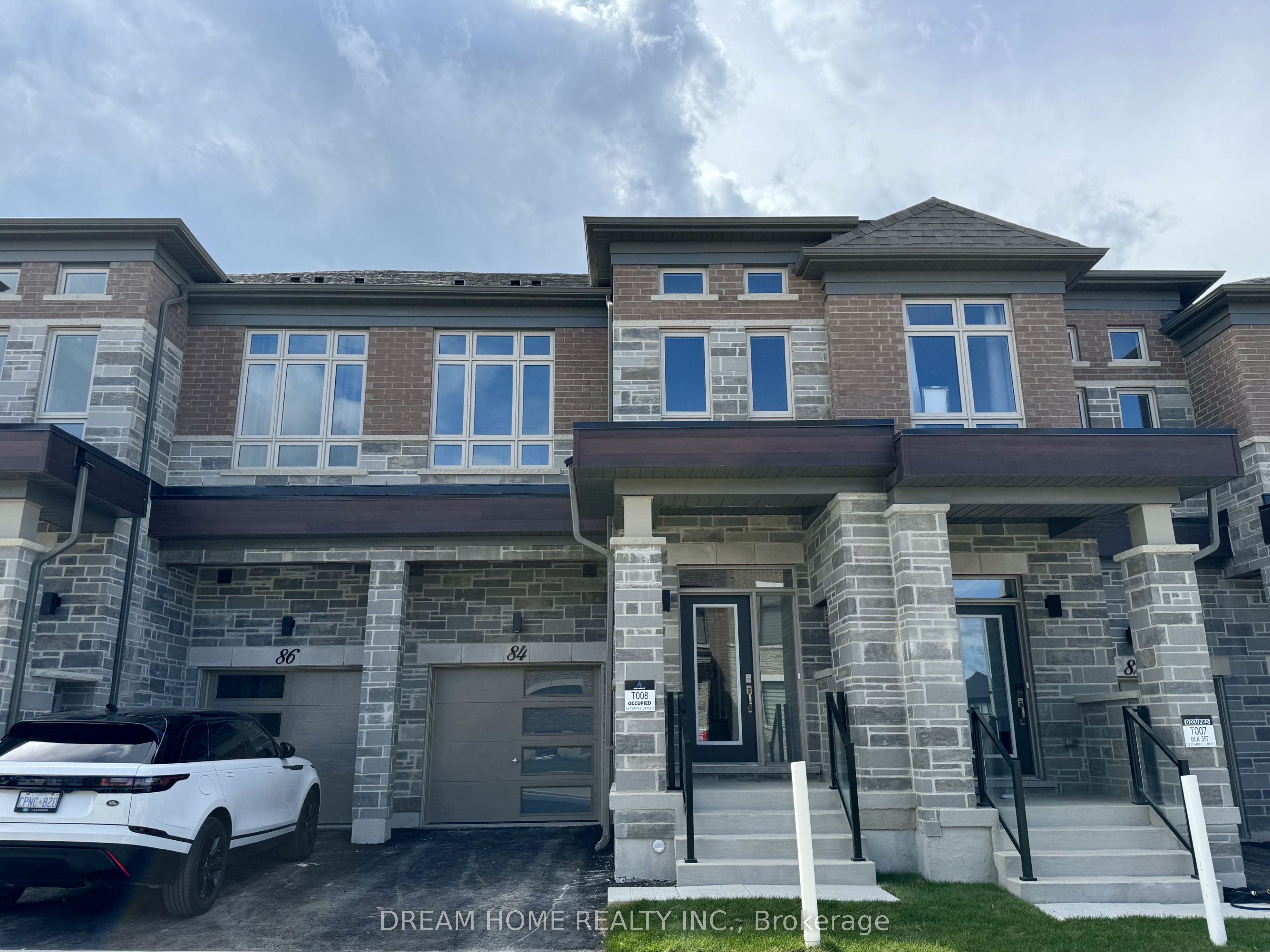 84 Tempel Street Property Photo 1