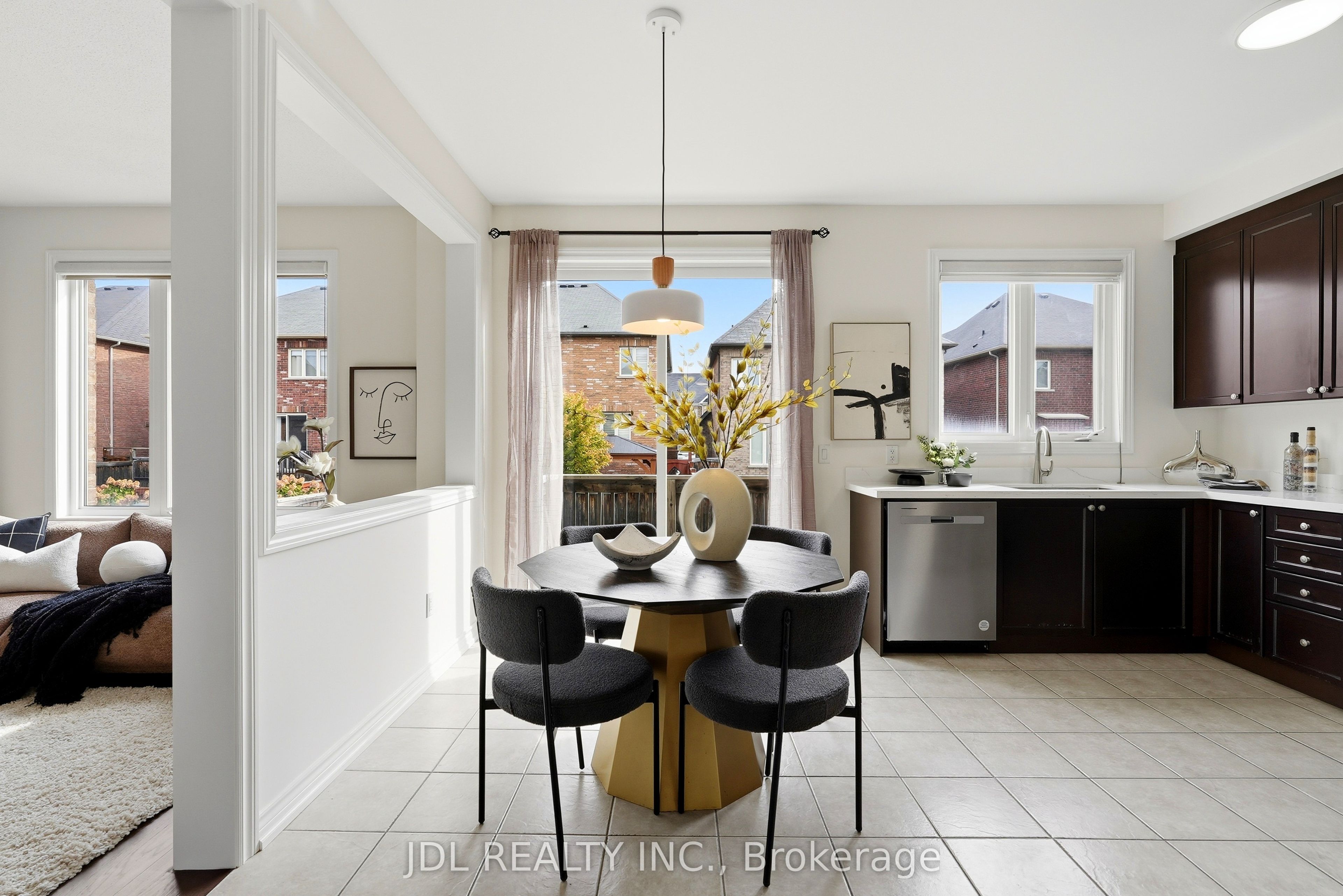 15 Beacon Point Street Property Photo 22
